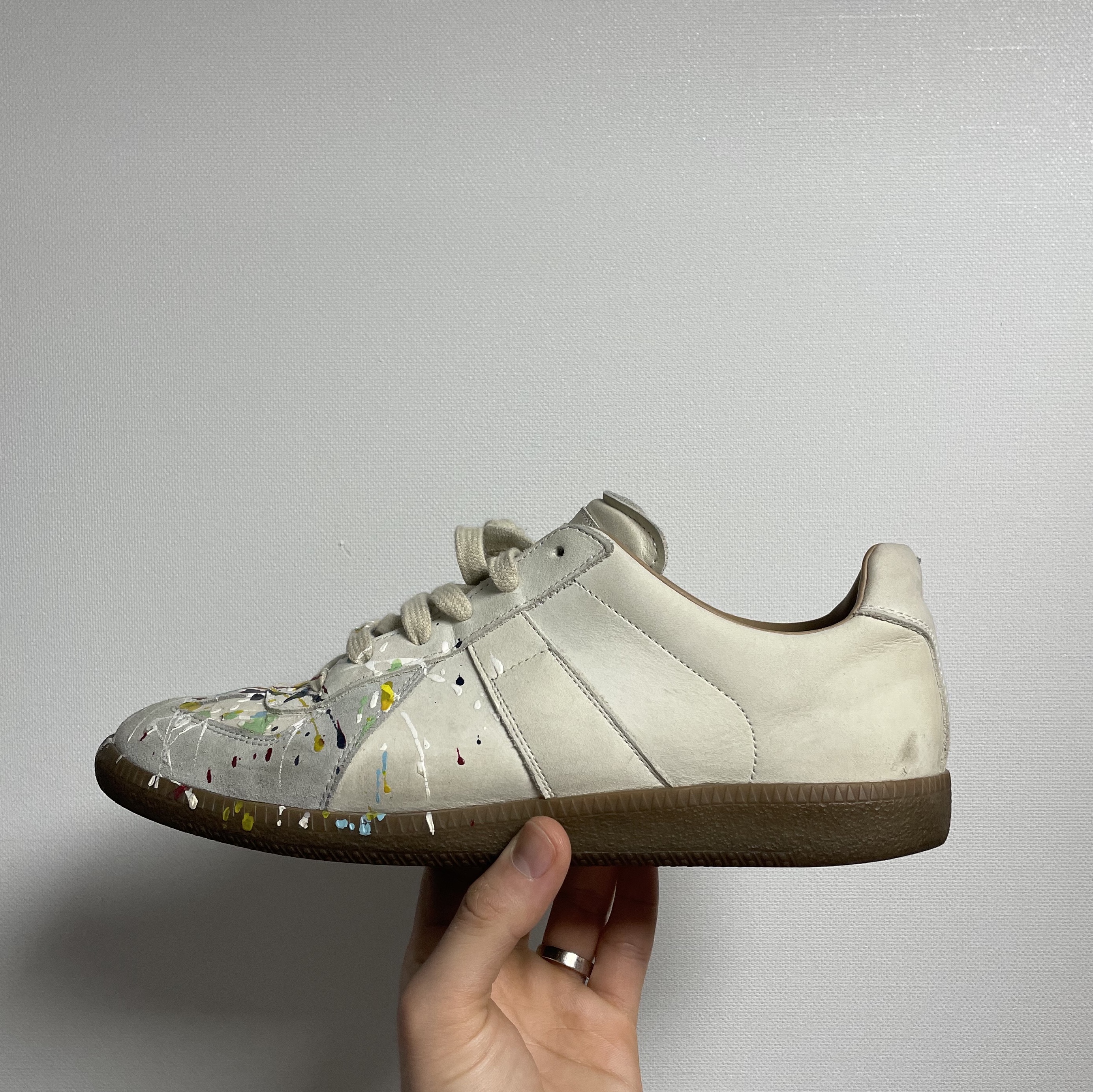 Maison Margiela Replica Paint Drop Sneakers 착용 스타일