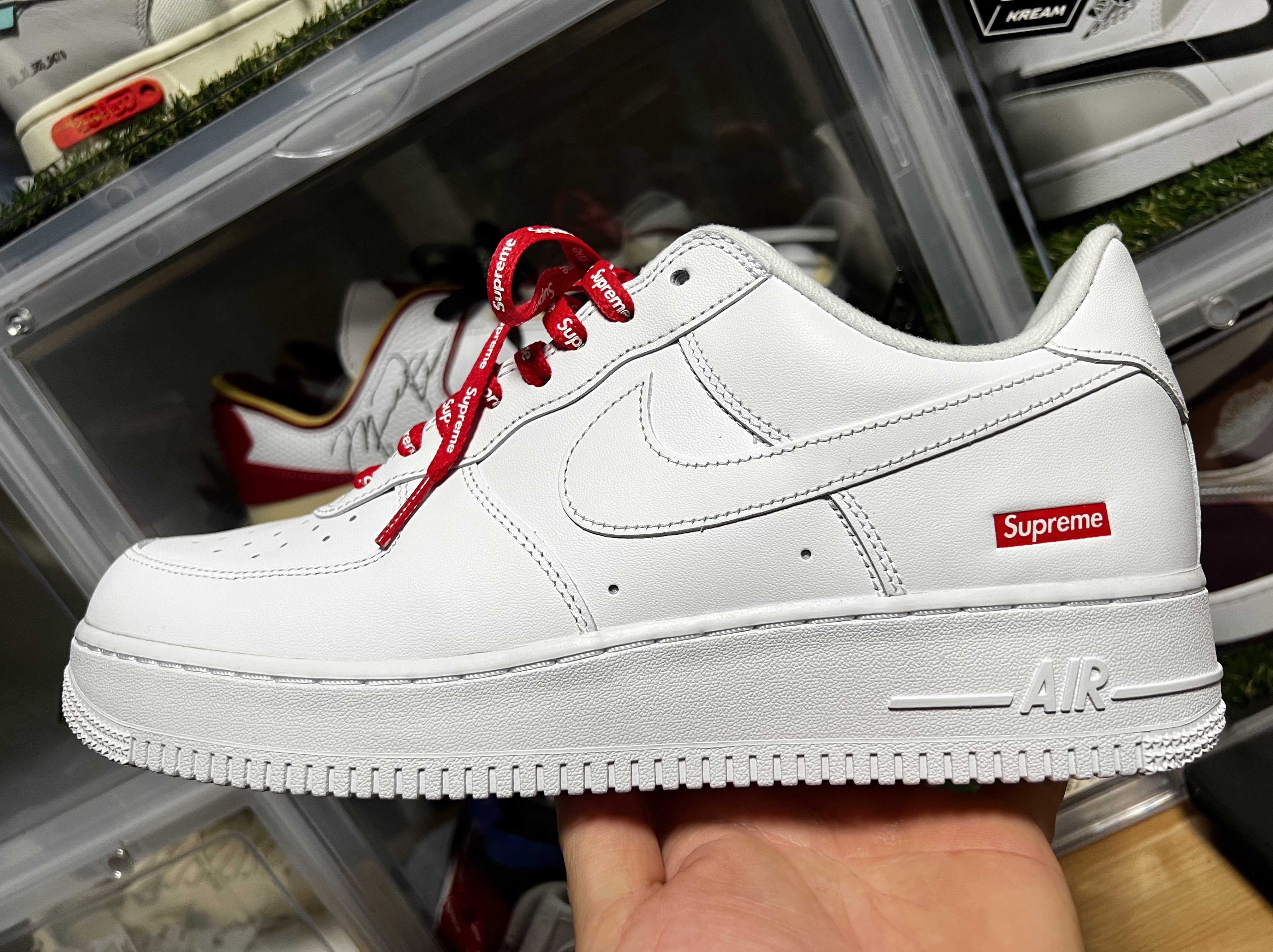 Nike x Supreme Air Force 1 Low White 착용 스타일 - 1