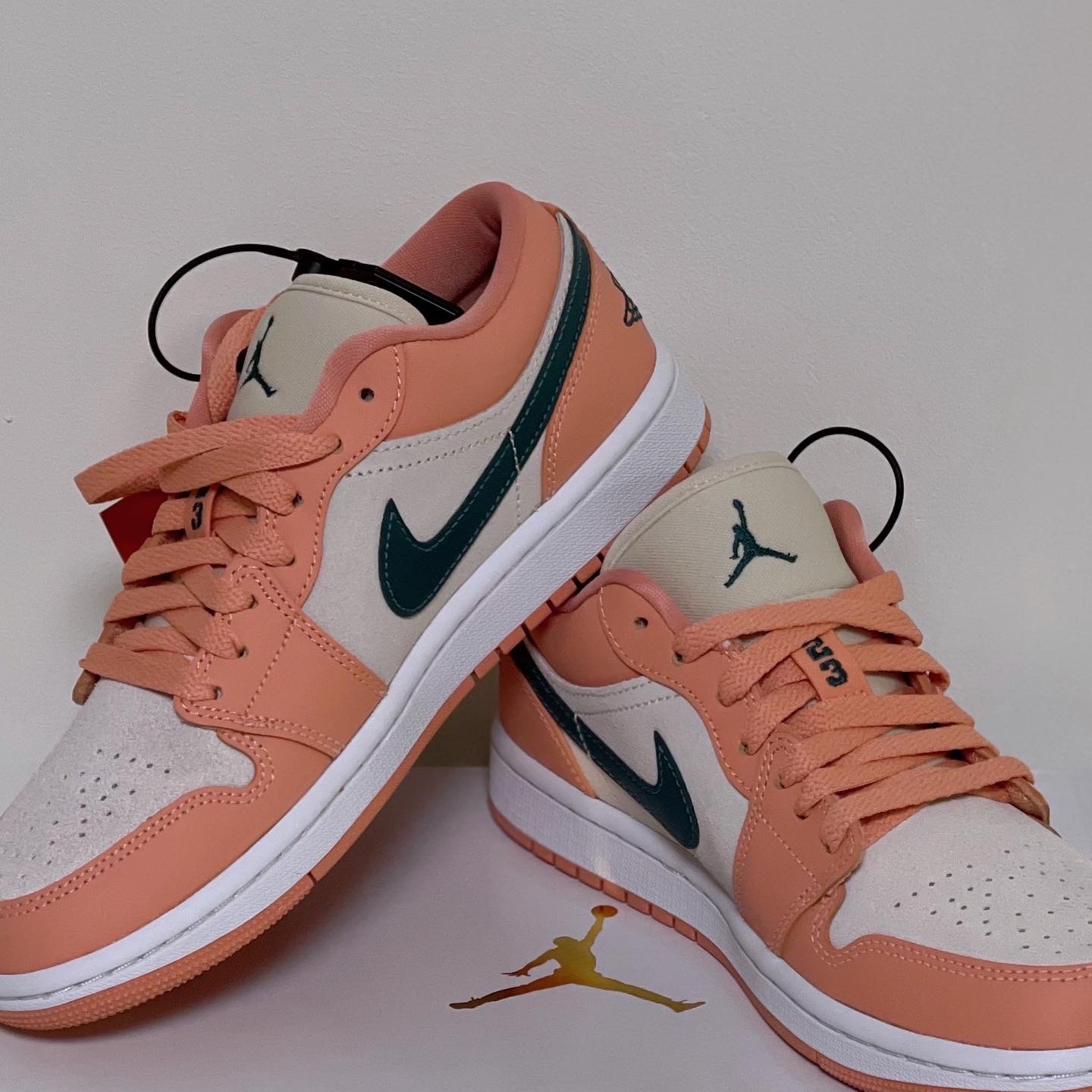 (W) Jordan 1 Low Light Madder Root 착용 스타일
