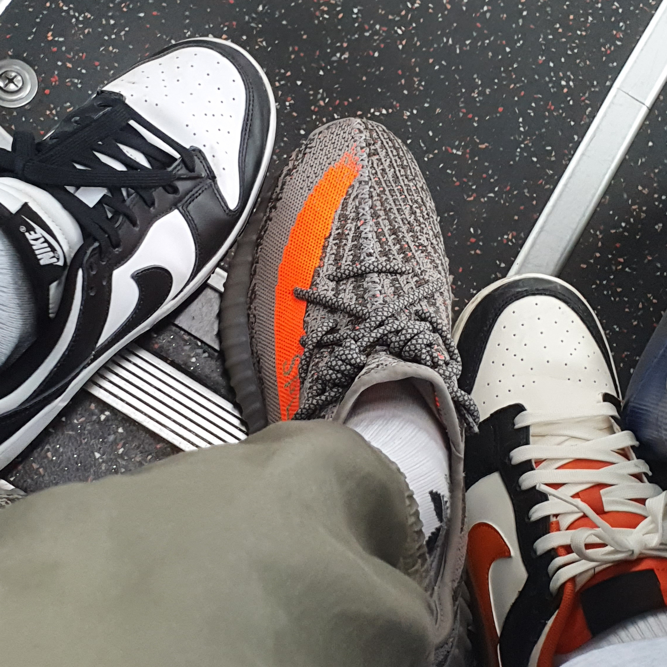 Nike Dunk Low Retro Black, Adidas Yeezy Boost 350 V2 Beluga - Reflective 착용 스타일