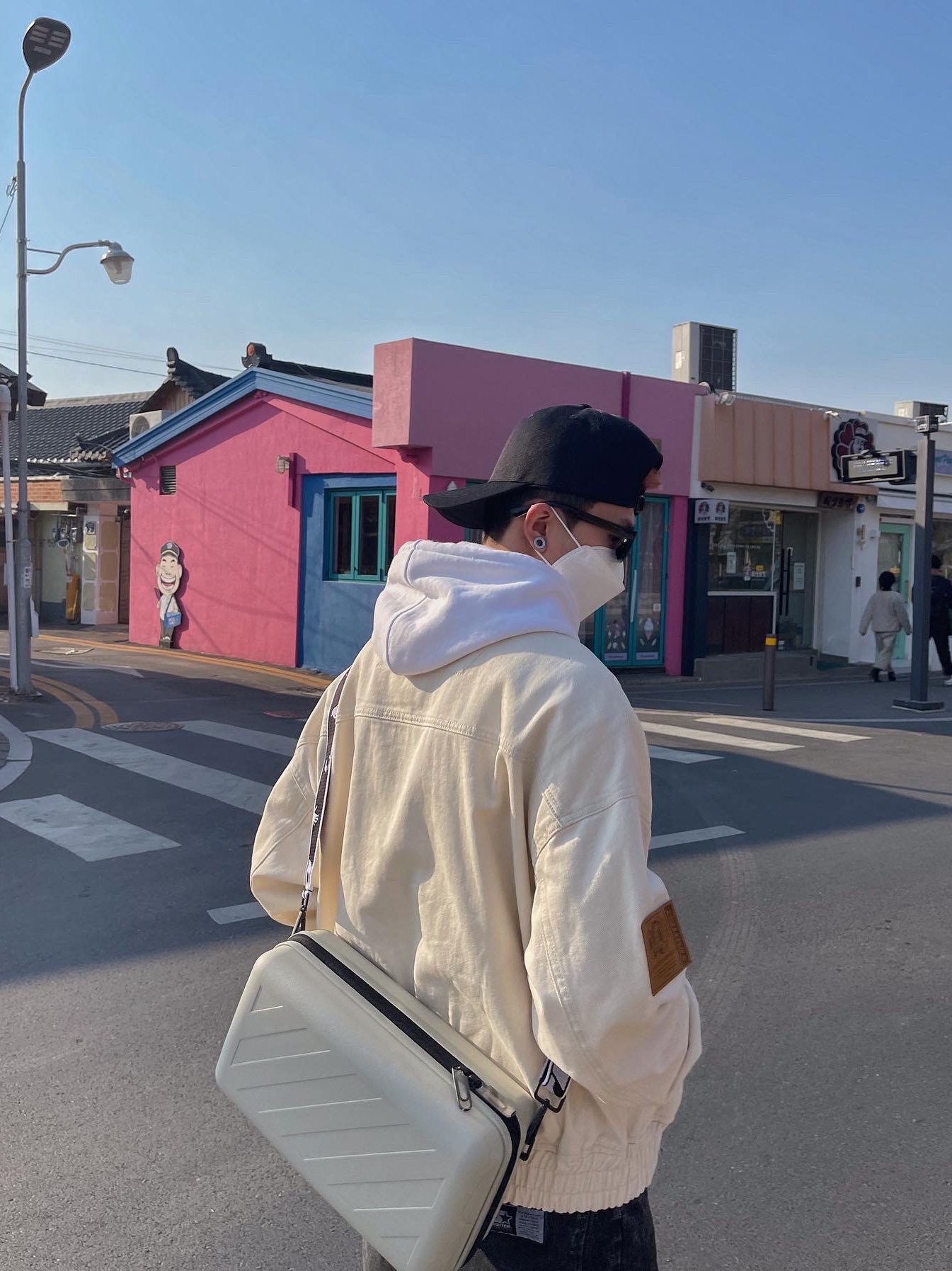 Off-White x Amore Pacific Protection Box (Without Cosmetics), (W) Nike Air Force 1 Shadow Triple White 착용 스타일 - 2