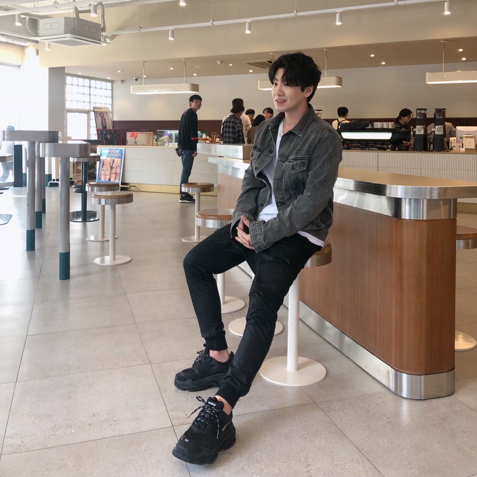 Balenciaga Triple S Trainer Triple Black 착용 스타일