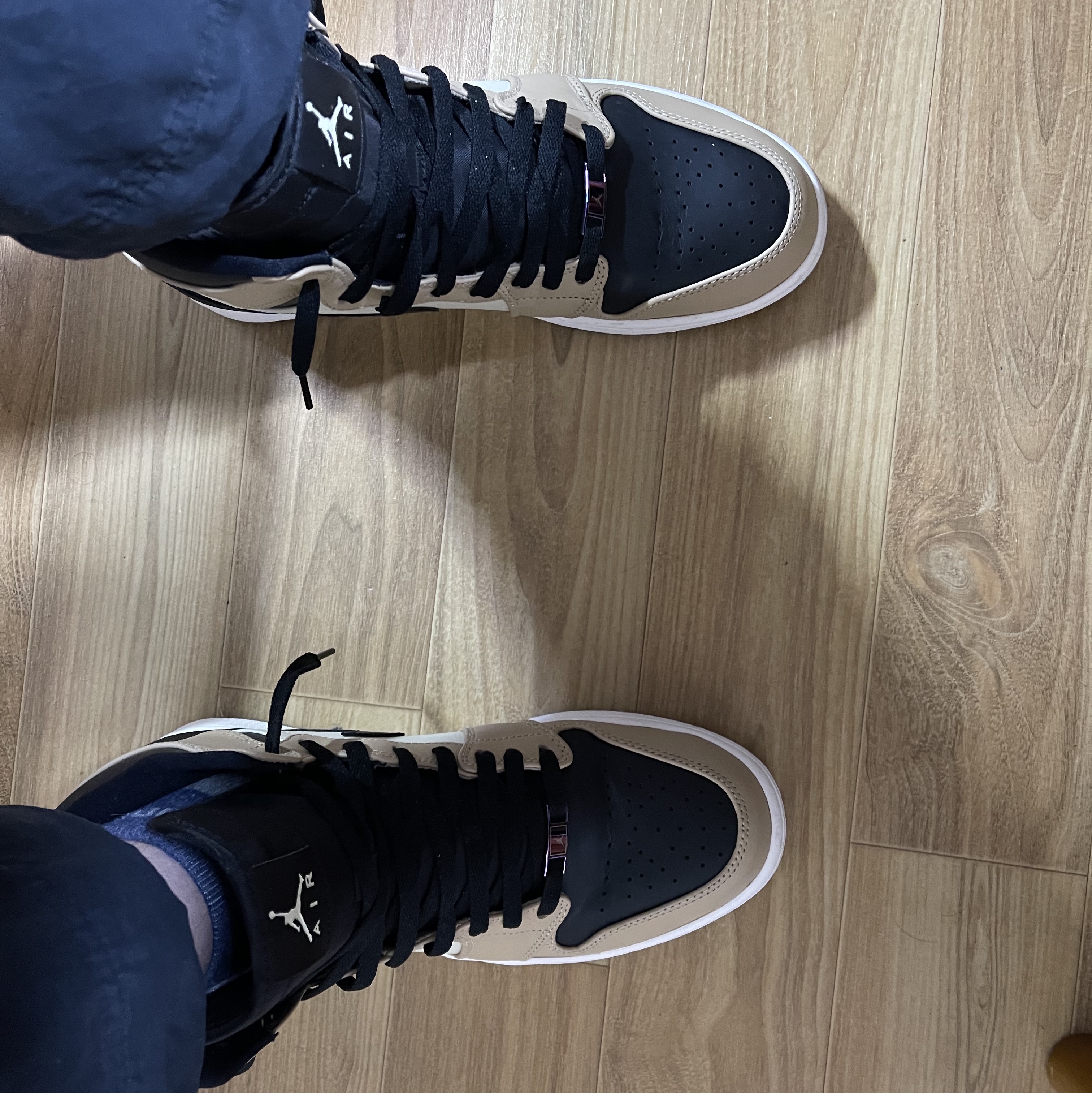 (W) Jordan 1 Retro High OG Mushroom 착용 스타일 - 3