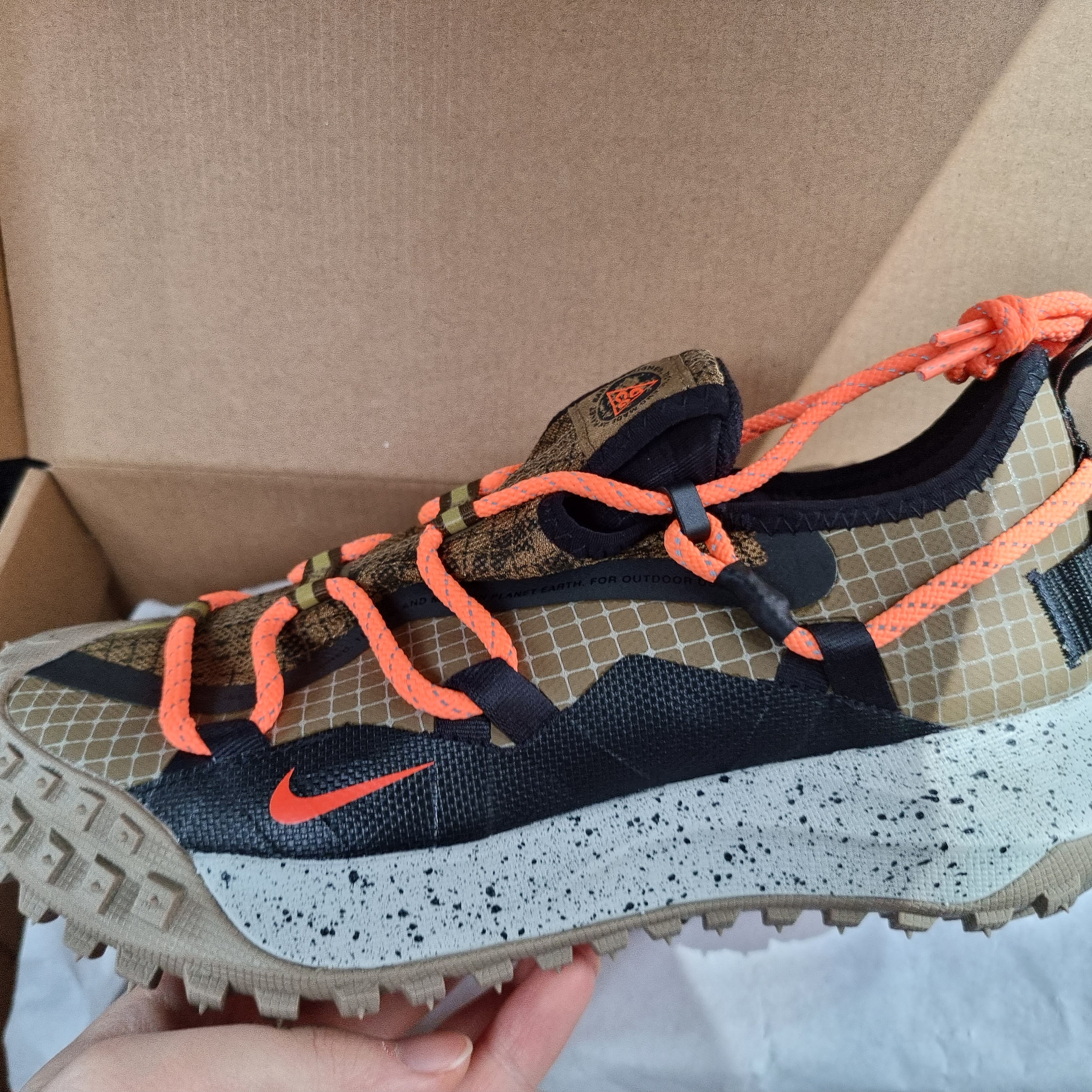 Nike ACG Mountain Fly Low Gore-Tex SE Hazel Rush 착용 스타일