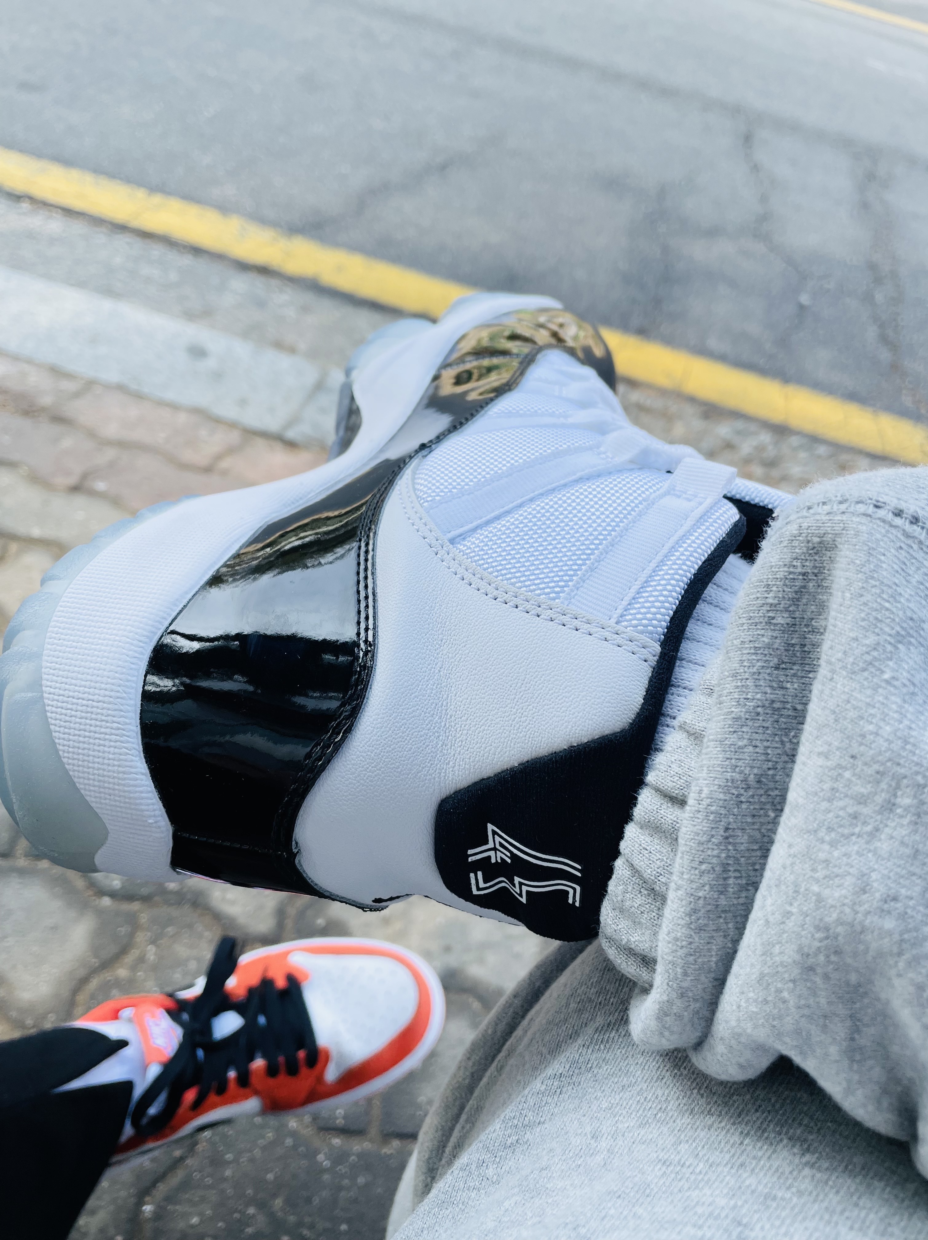 Jordan 11 Retro Concord 2018, (W) Jordan 1 Low OG Starfish 착용 스타일 - 2