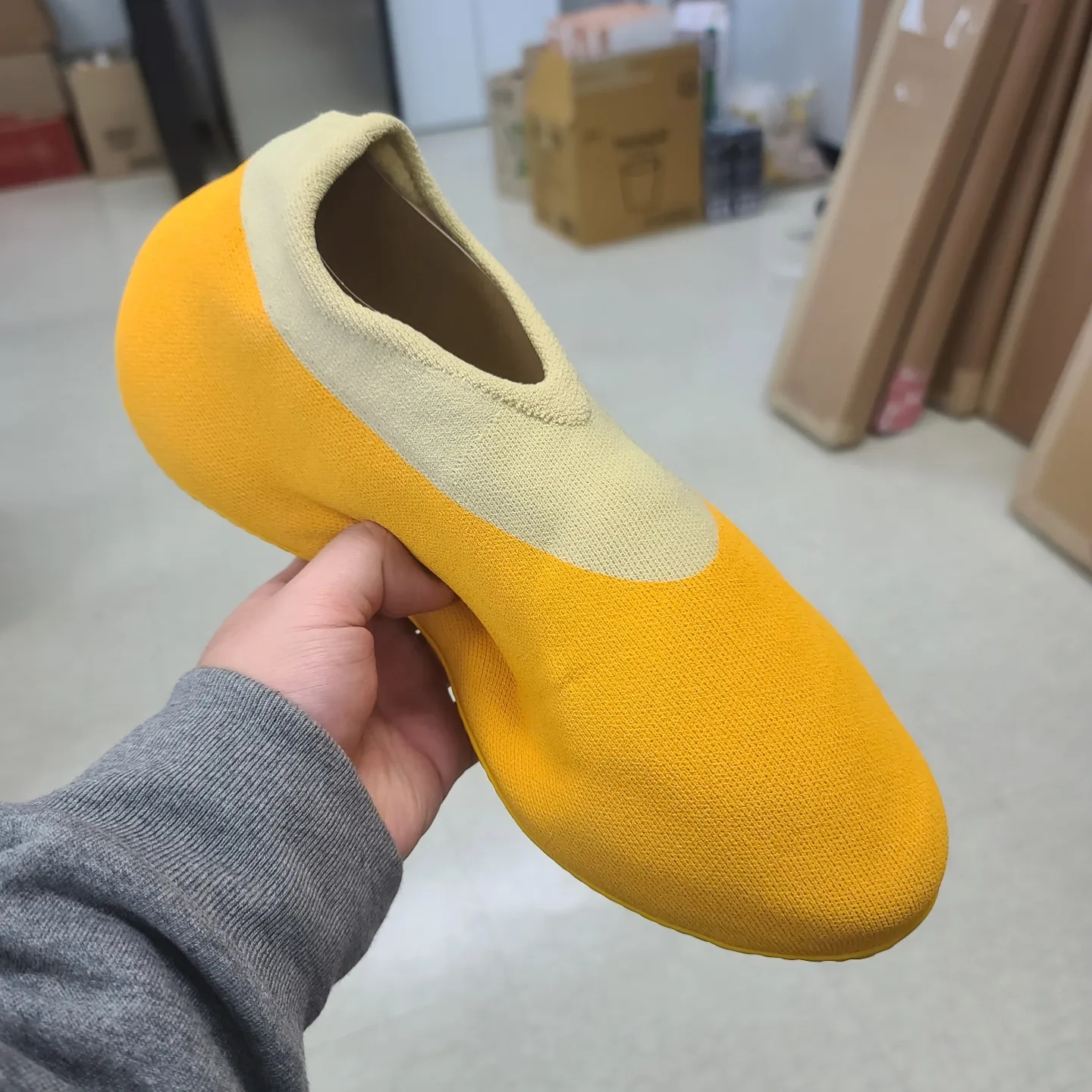 Adidas Yeezy Knit RNR Sulfur 착용 스타일