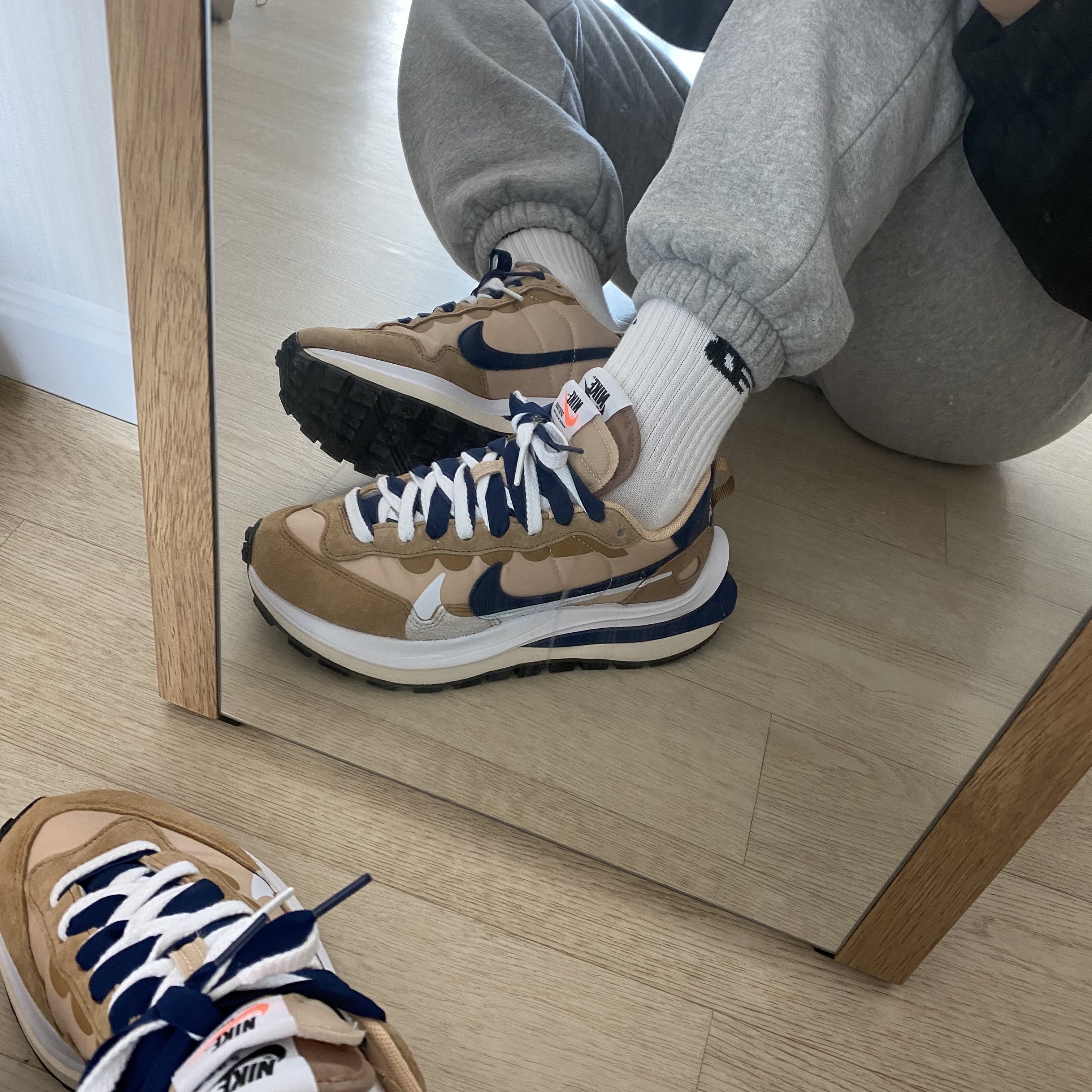 Nike x Sacai VaporWaffle Sesame and Blue Void 착용 스타일