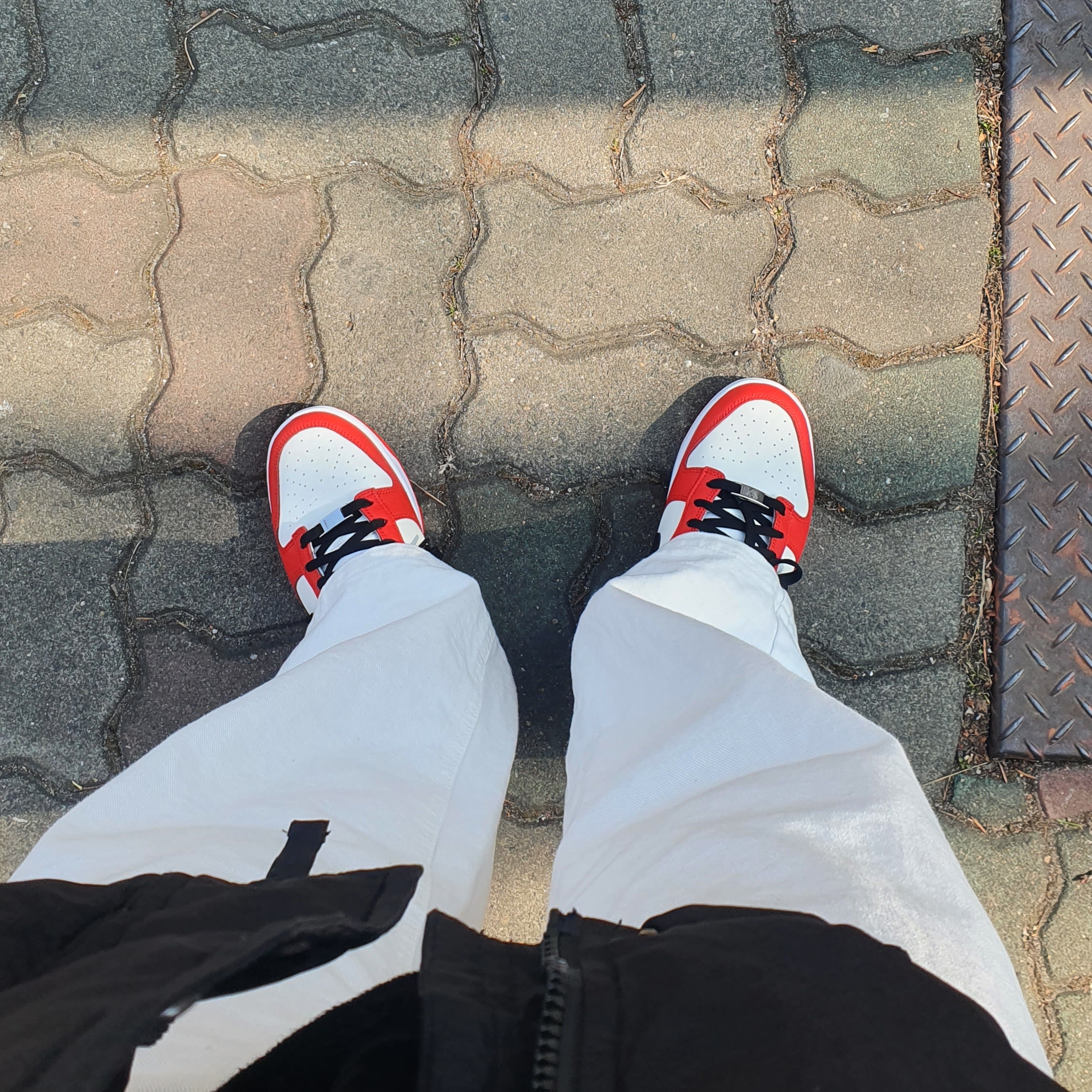 Nike x NBA Dunk Low Retro EMB Black and Chile Red 착용 스타일