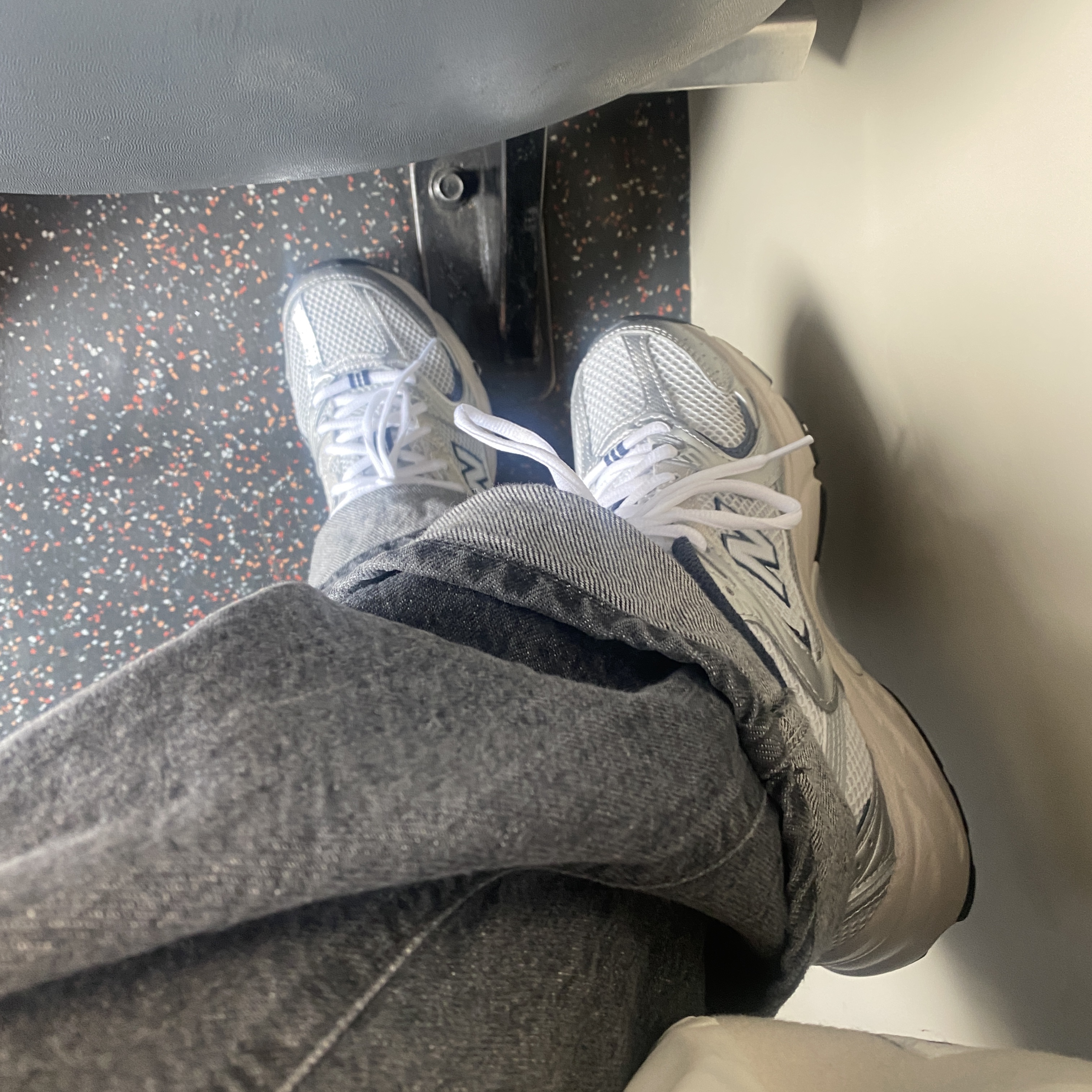 New Balance 530 Steel Grey 착용 스타일