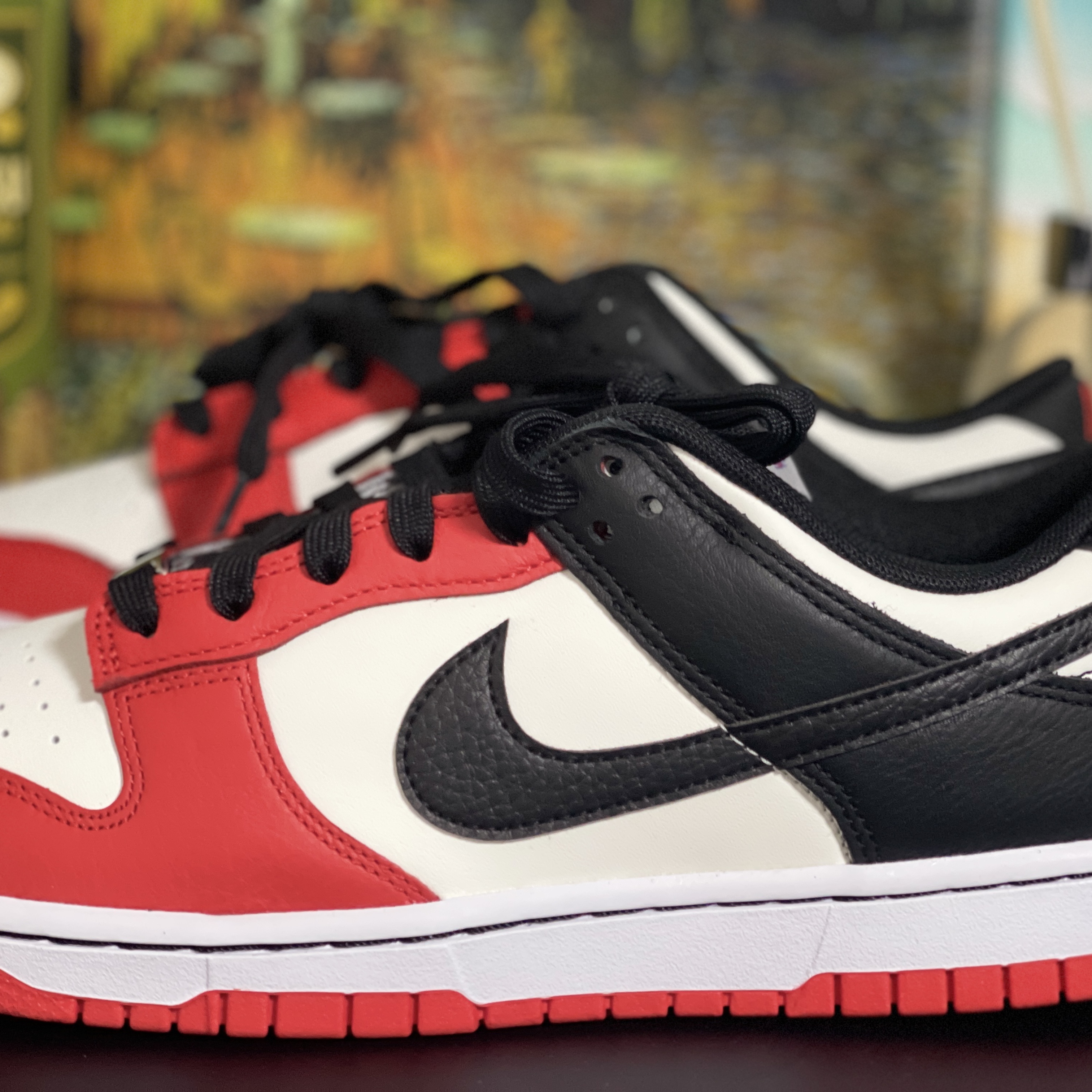 Nike x NBA Dunk Low Retro EMB Black and Chile Red, Playstation 5 Blu-ray Edition (SIEK 220V) 착용 스타일 - 3