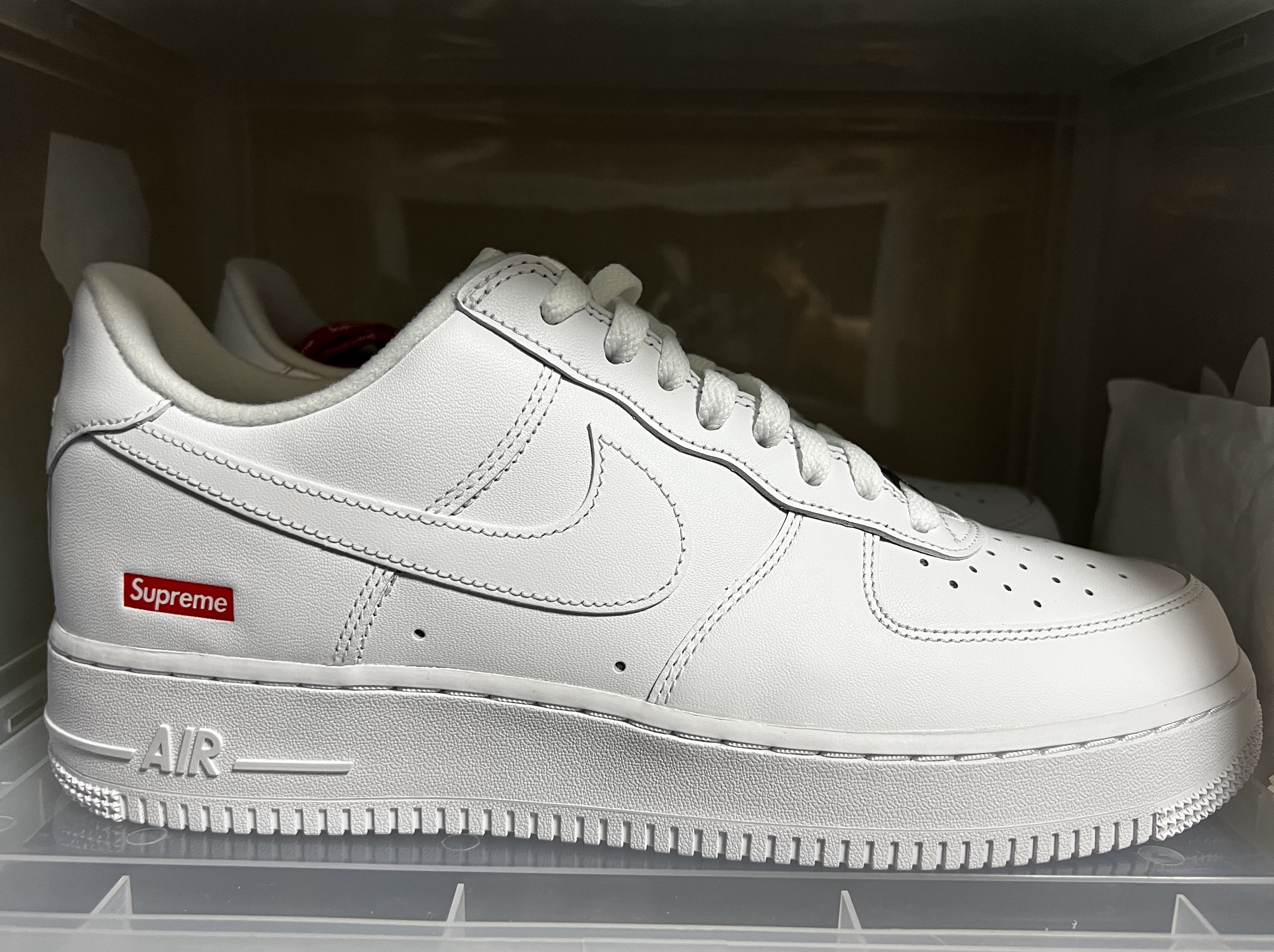 Nike x Supreme Air Force 1 Low White 착용 스타일 - 3