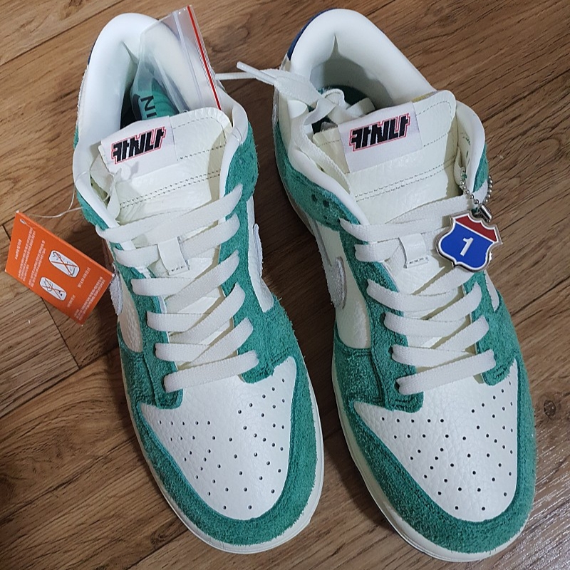 Nike x Kasina Dunk Low Road Sign - Kasina Exclusive 착용 스타일