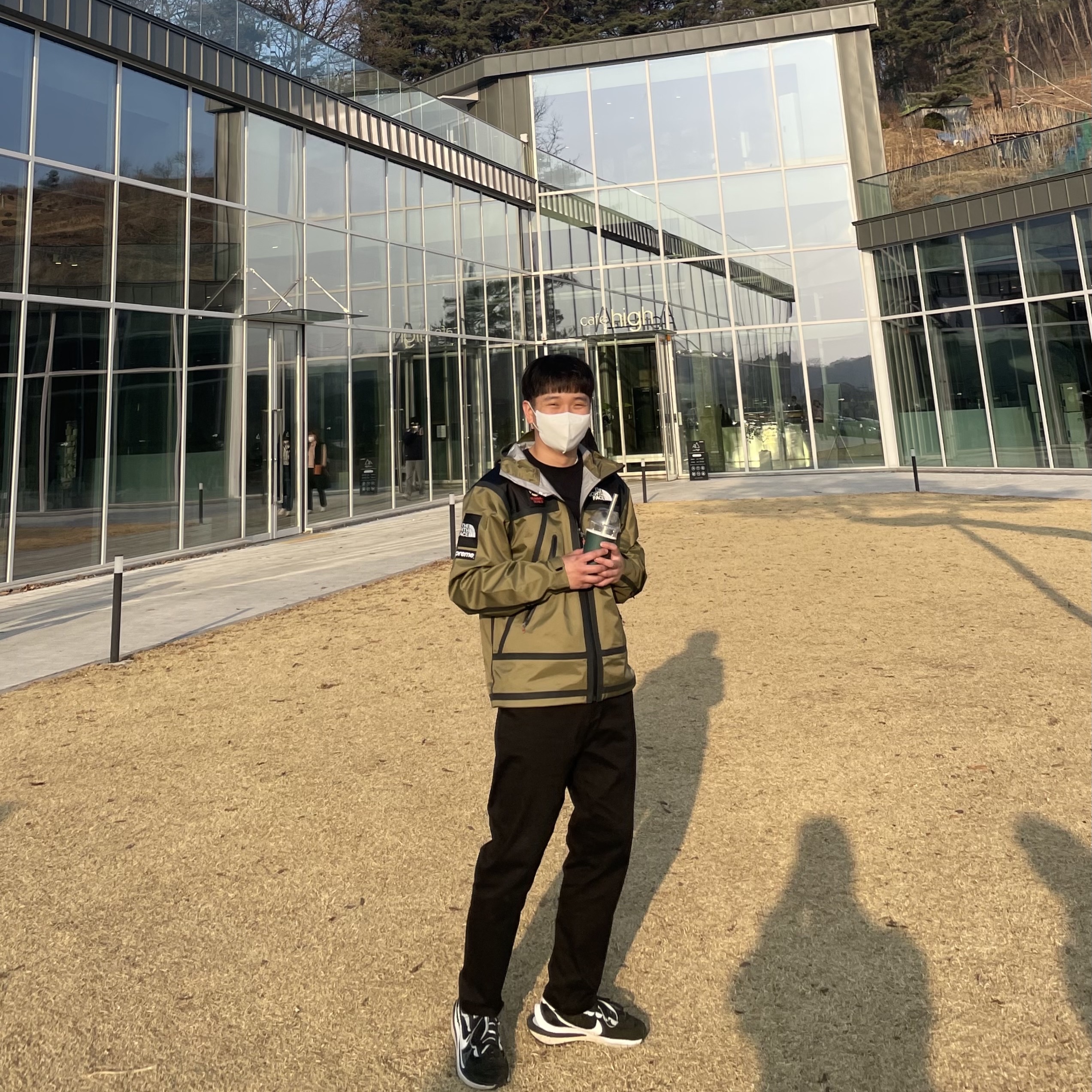 Supreme x The North Face Summit Series Outer Tape Seam Jacket Olive - 21SS, Nike x Sacai VaporWaffle Black White 착용 스타일