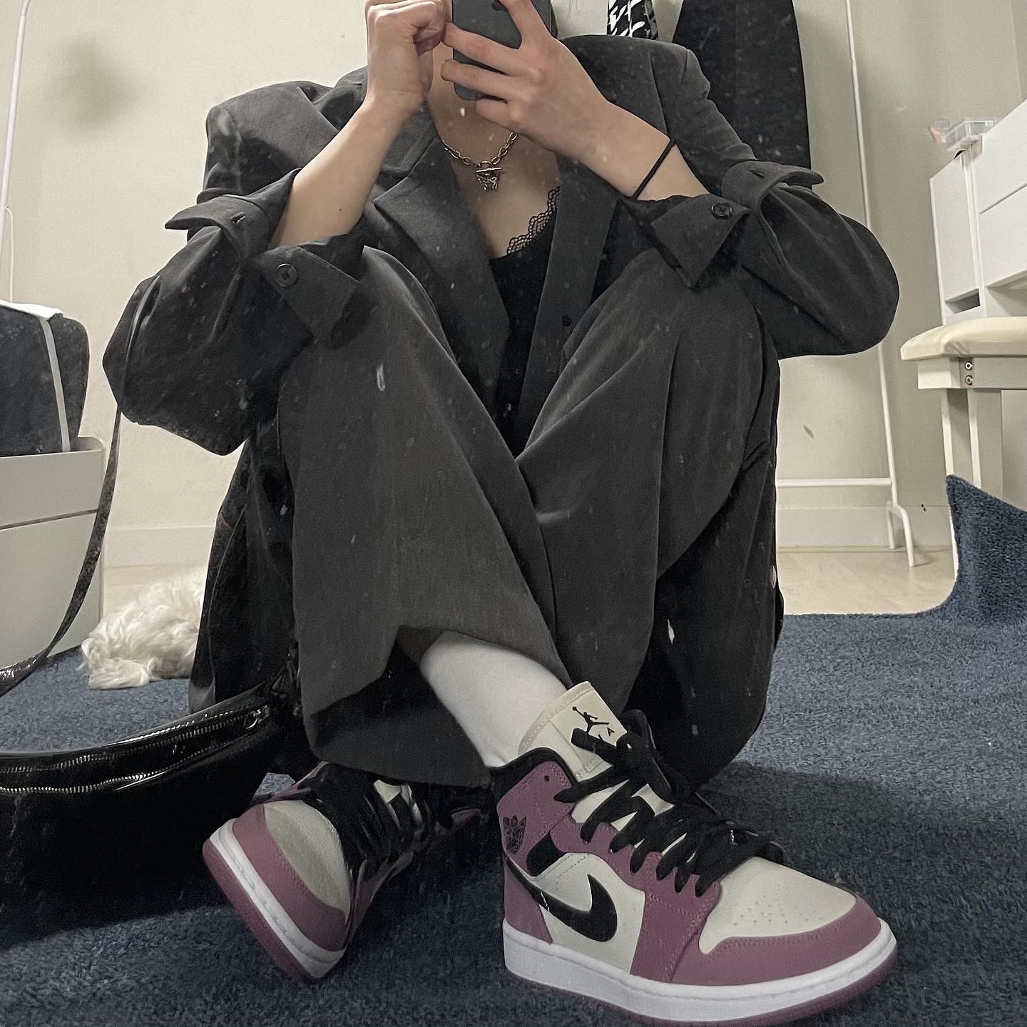 (W) Jordan 1 Mid SE Light Mulberry 착용 스타일 - 1
