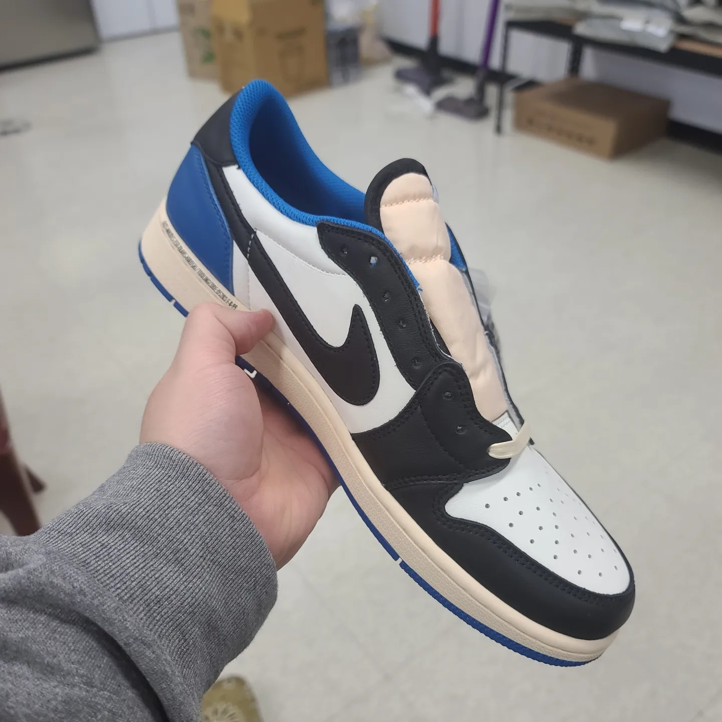 Jordan 1 x Travis Scott x Fragment Retro Low OG SP Military Blue 착용 스타일