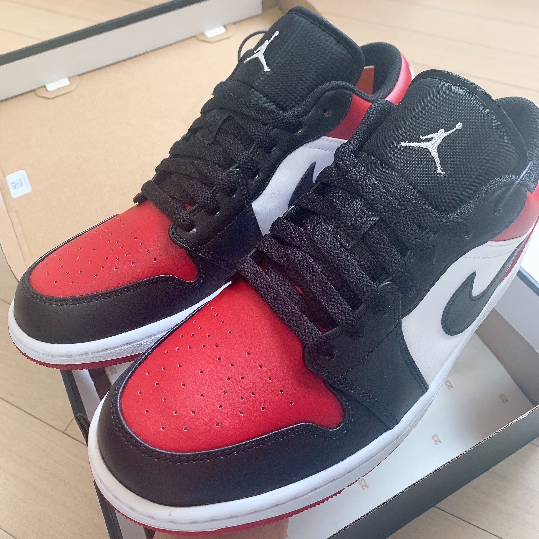 Jordan 1 Low Bred Toe 착용 스타일 - 2