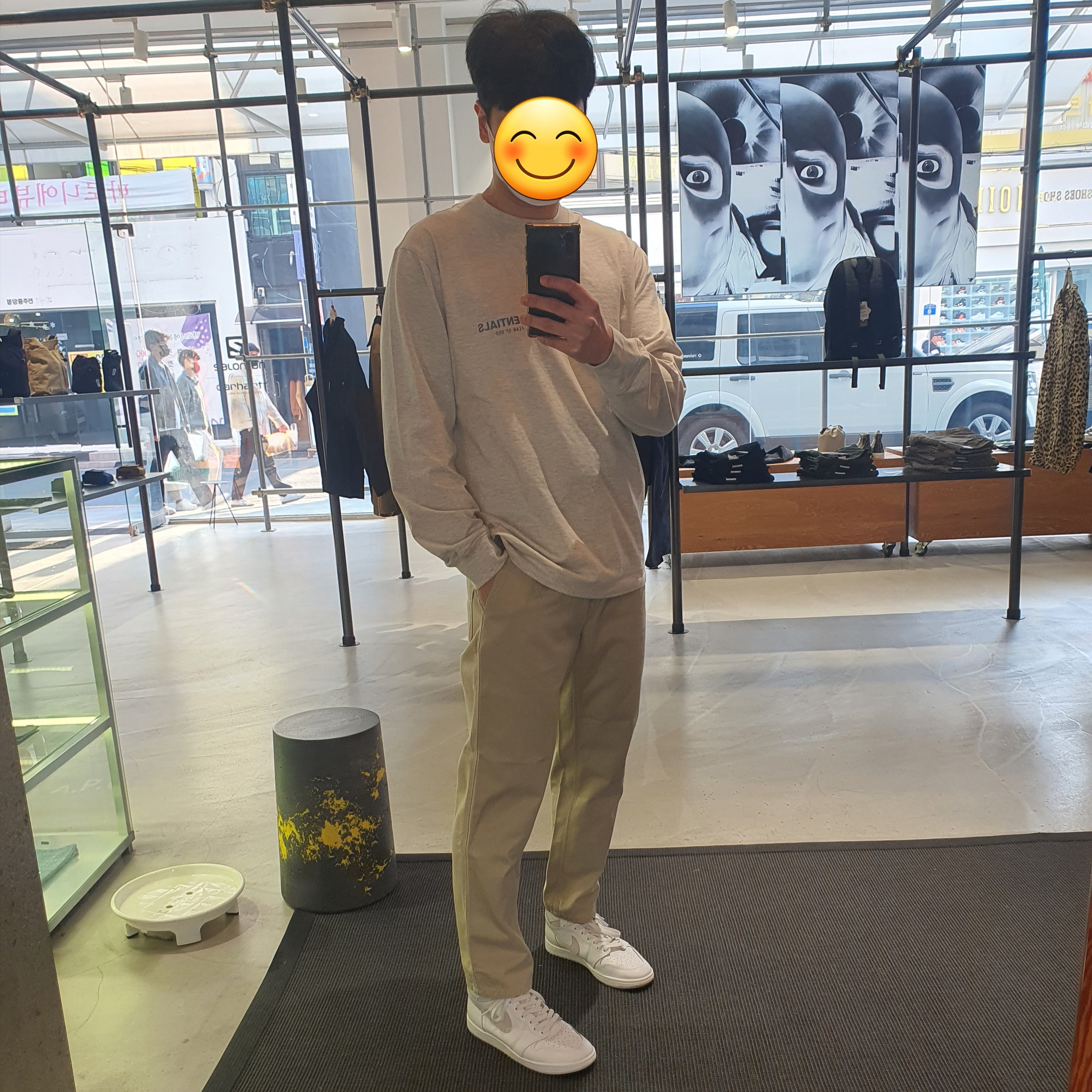 Jordan 1 High 85 Neutral Grey, Essentials The Core Collection Long Sleeve T-Shirt Oatmeal 착용 스타일