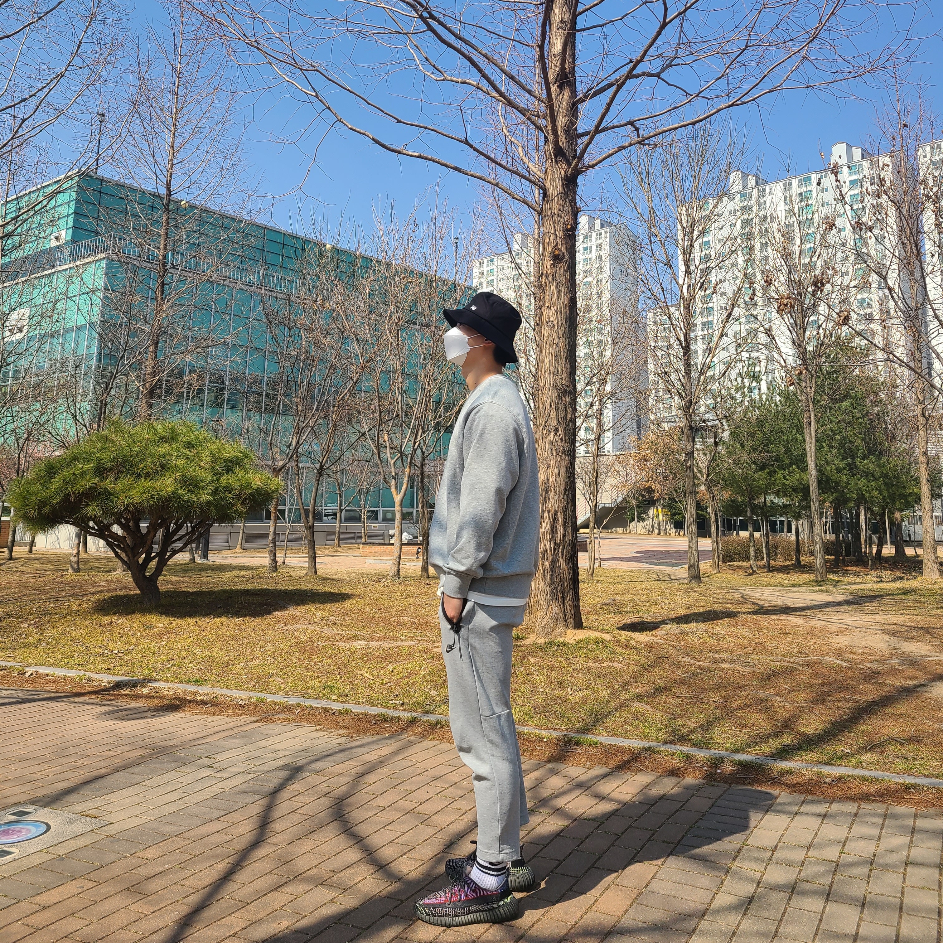 Adidas Yeezy Boost 350 V2 Yecheil - Reflective 착용 스타일