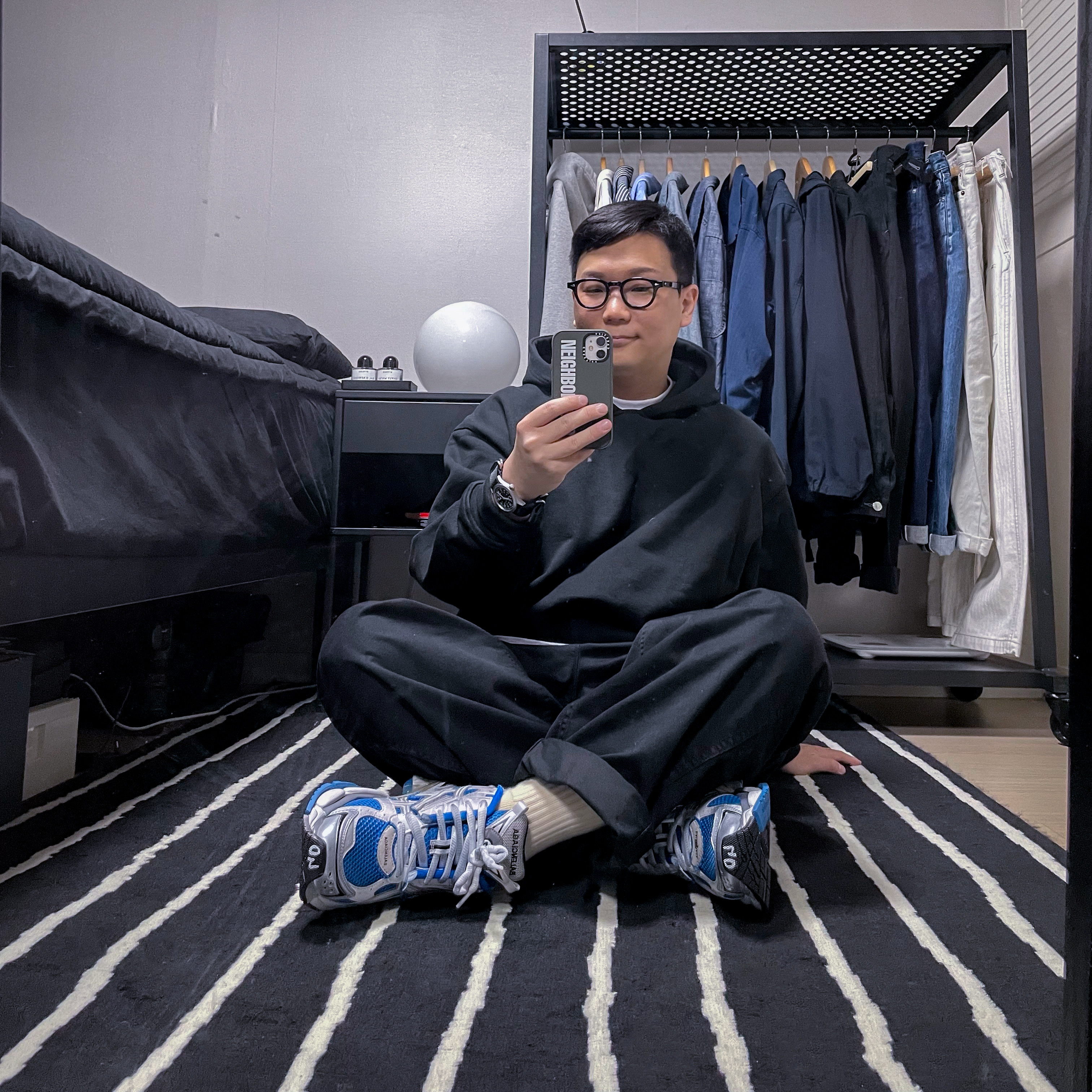 Balenciaga Runner Sneakers Blue White 착용 스타일 - 3