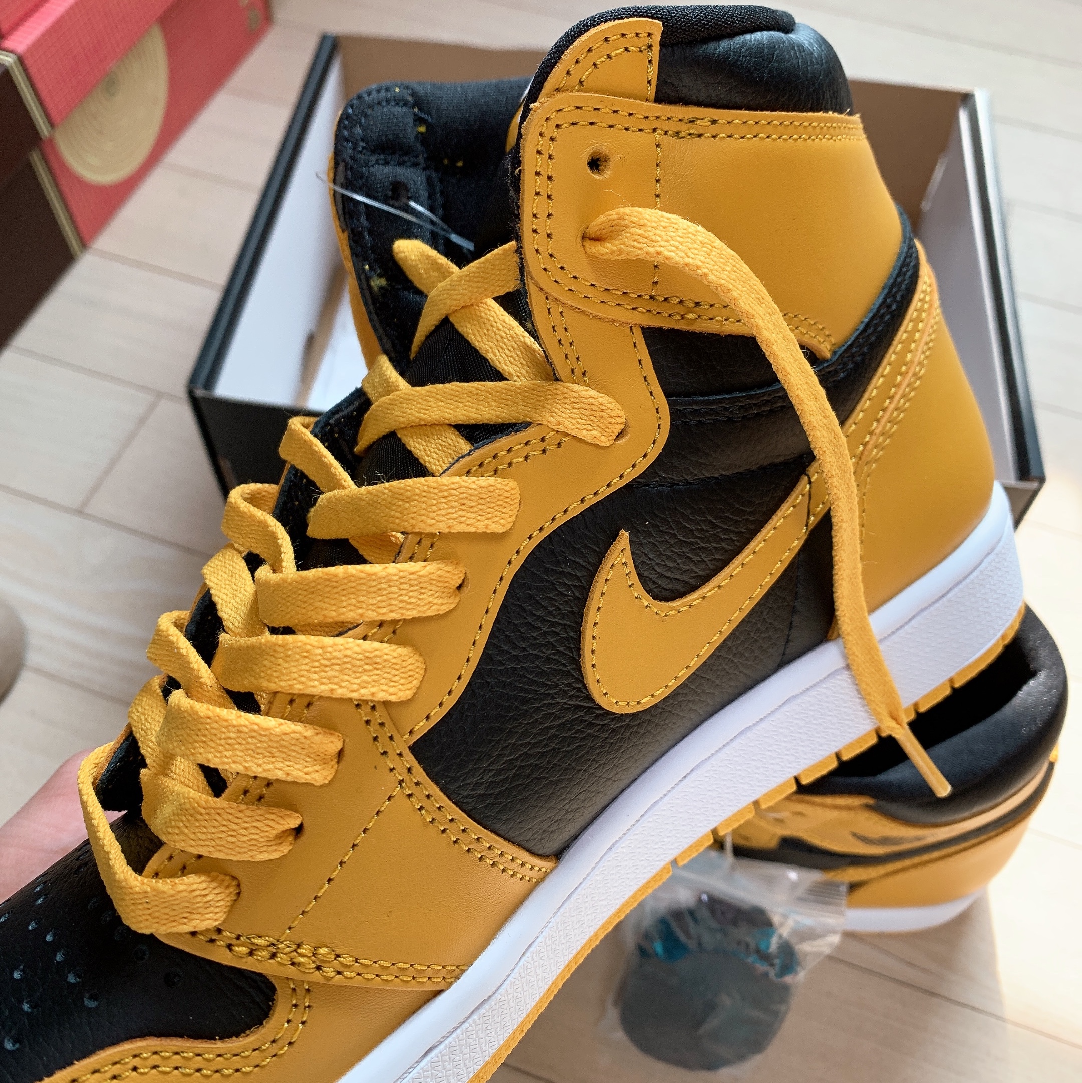 Jordan 1 Retro High OG Dark Marina Blue, Jordan 1 Retro High OG Pollen 착용 스타일 - 2
