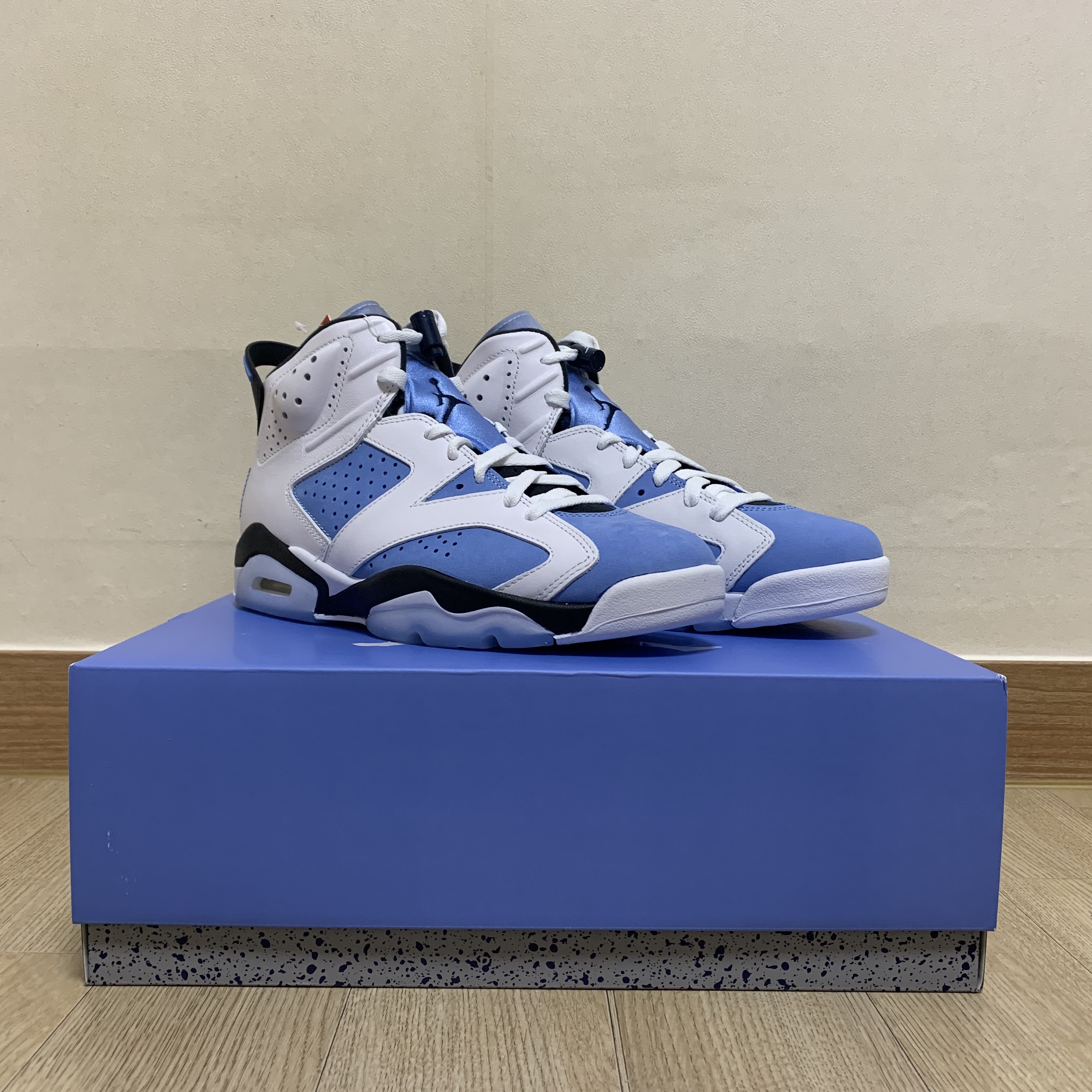 Jordan 6 Retro University Blue 착용 스타일