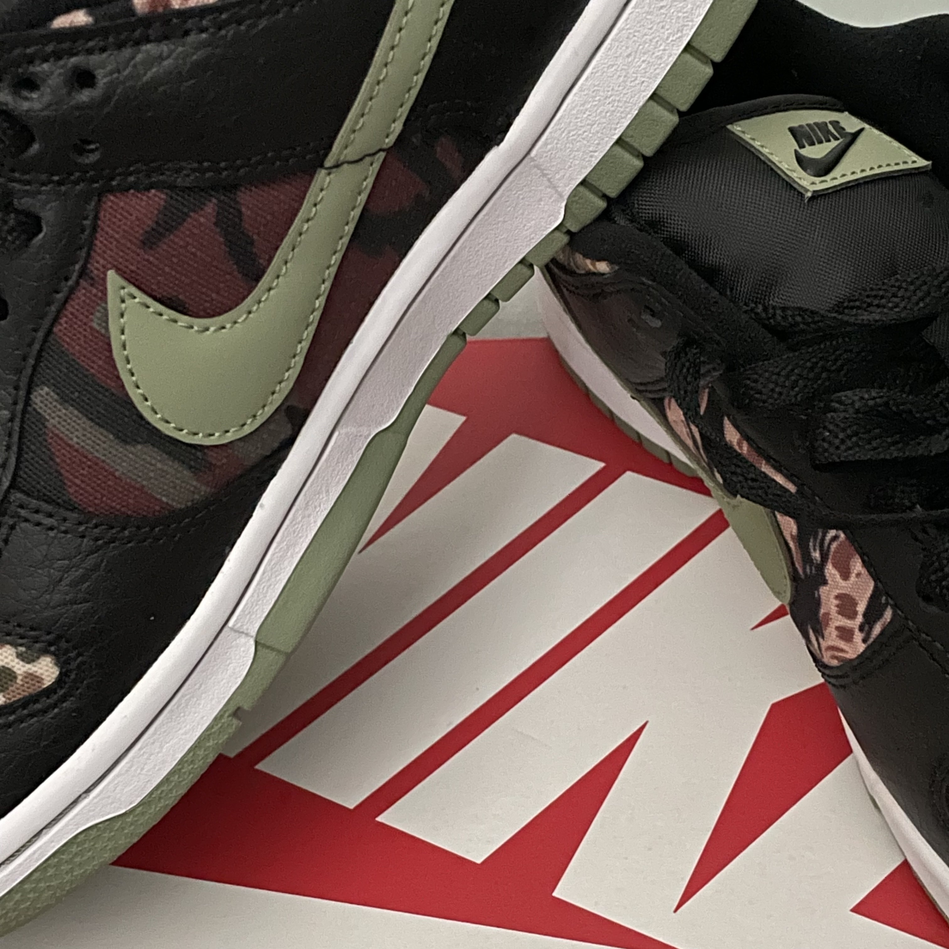 Nike Dunk Low SE Black Multi Camo 착용 스타일