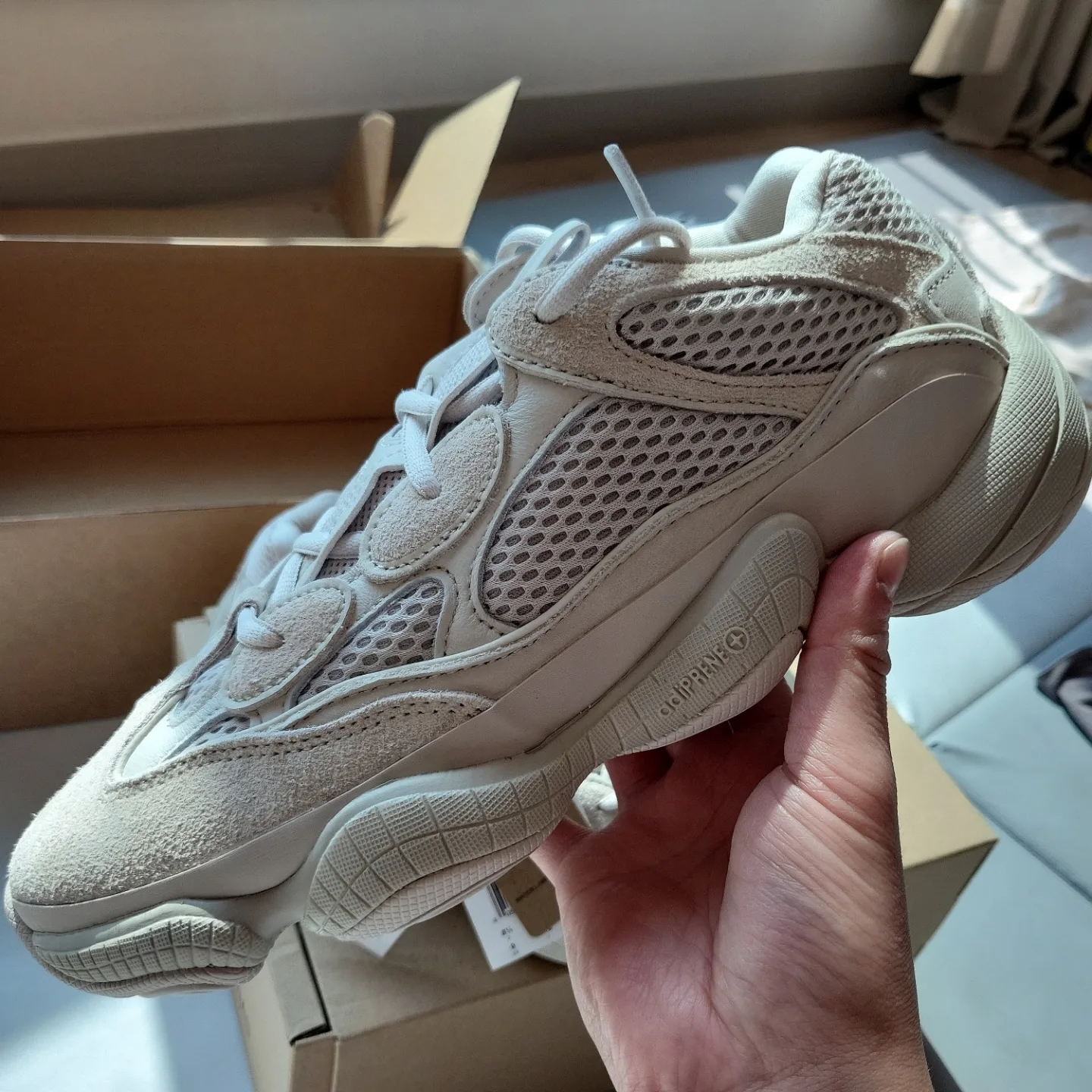 Adidas Yeezy 500 Blush 2022 착용 스타일 - 3