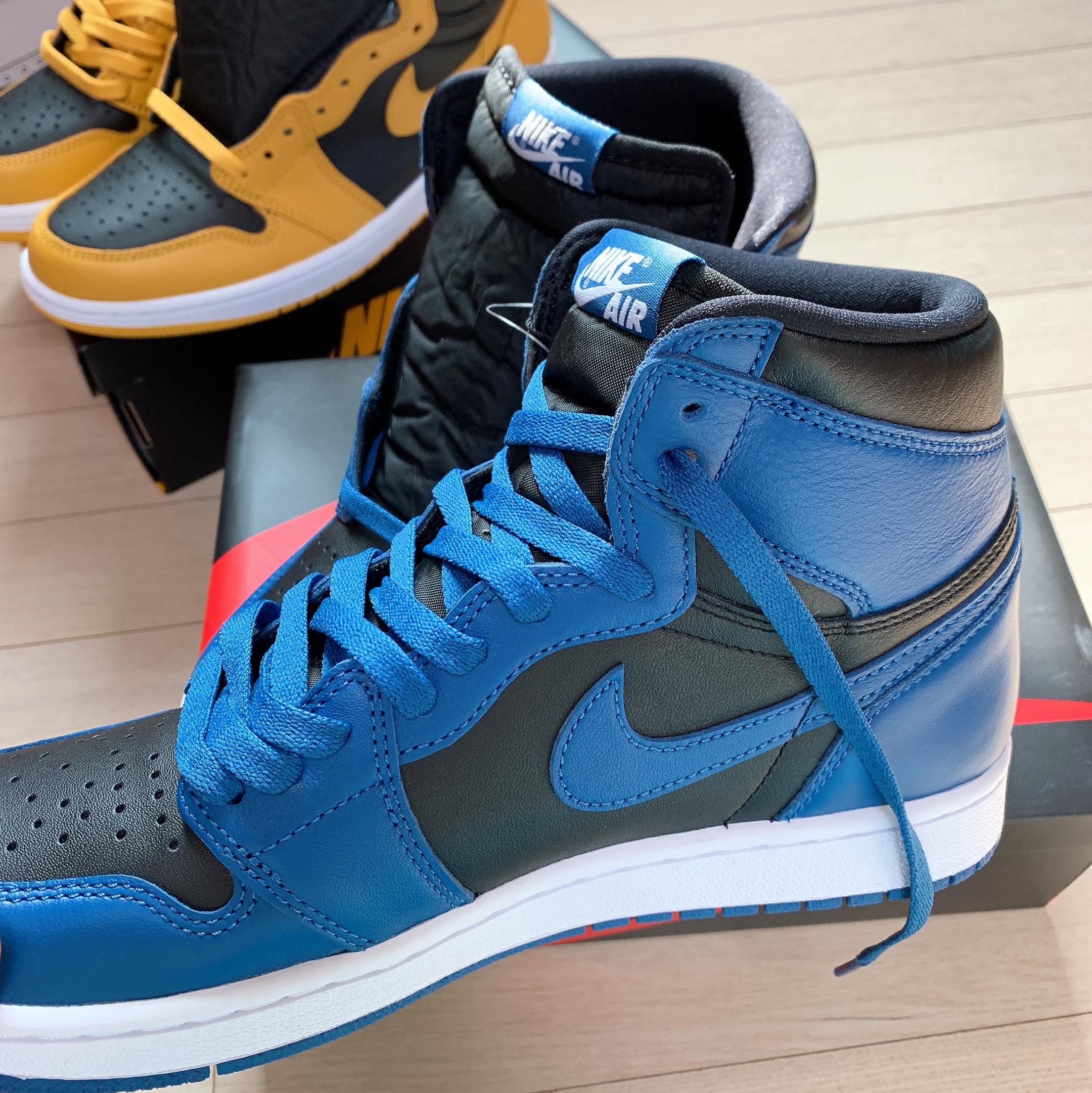 Jordan 1 Retro High OG Dark Marina Blue, Jordan 1 Retro High OG Pollen 착용 스타일 - 1