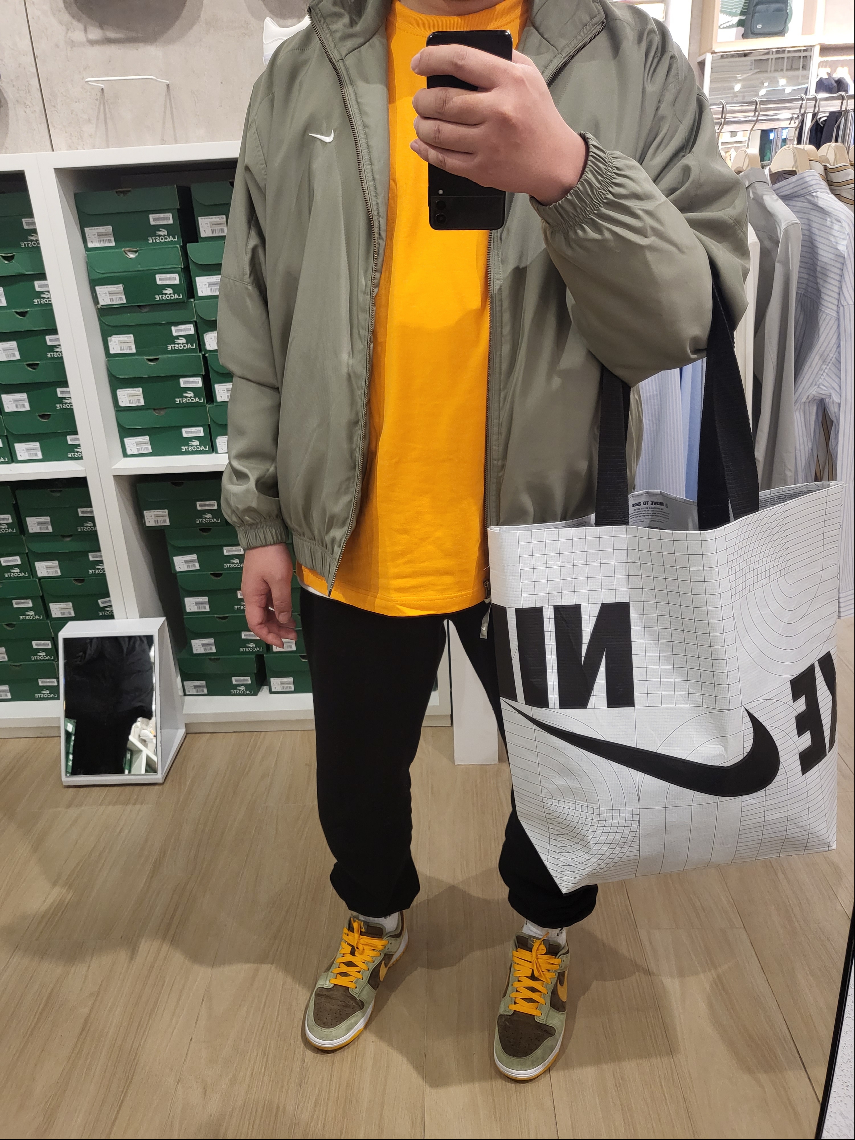 Nike NRG Solo Swoosh Satin Bomber Jacket Light Army - US/EU, Nike NRG Solo Swoosh Satin Bomber Jacket Light Army - Asia 착용 스타일 - 1