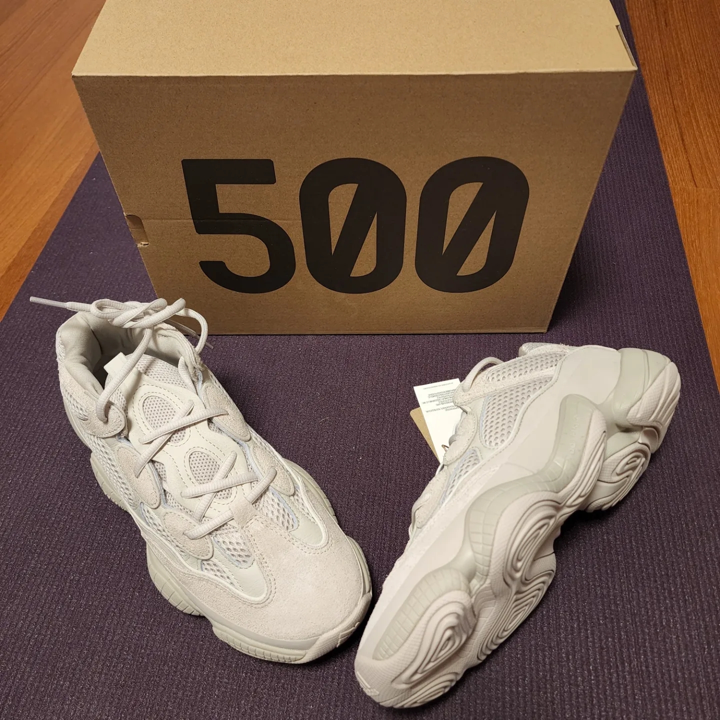 Adidas Yeezy 500 Blush 2022 착용 스타일 - 2