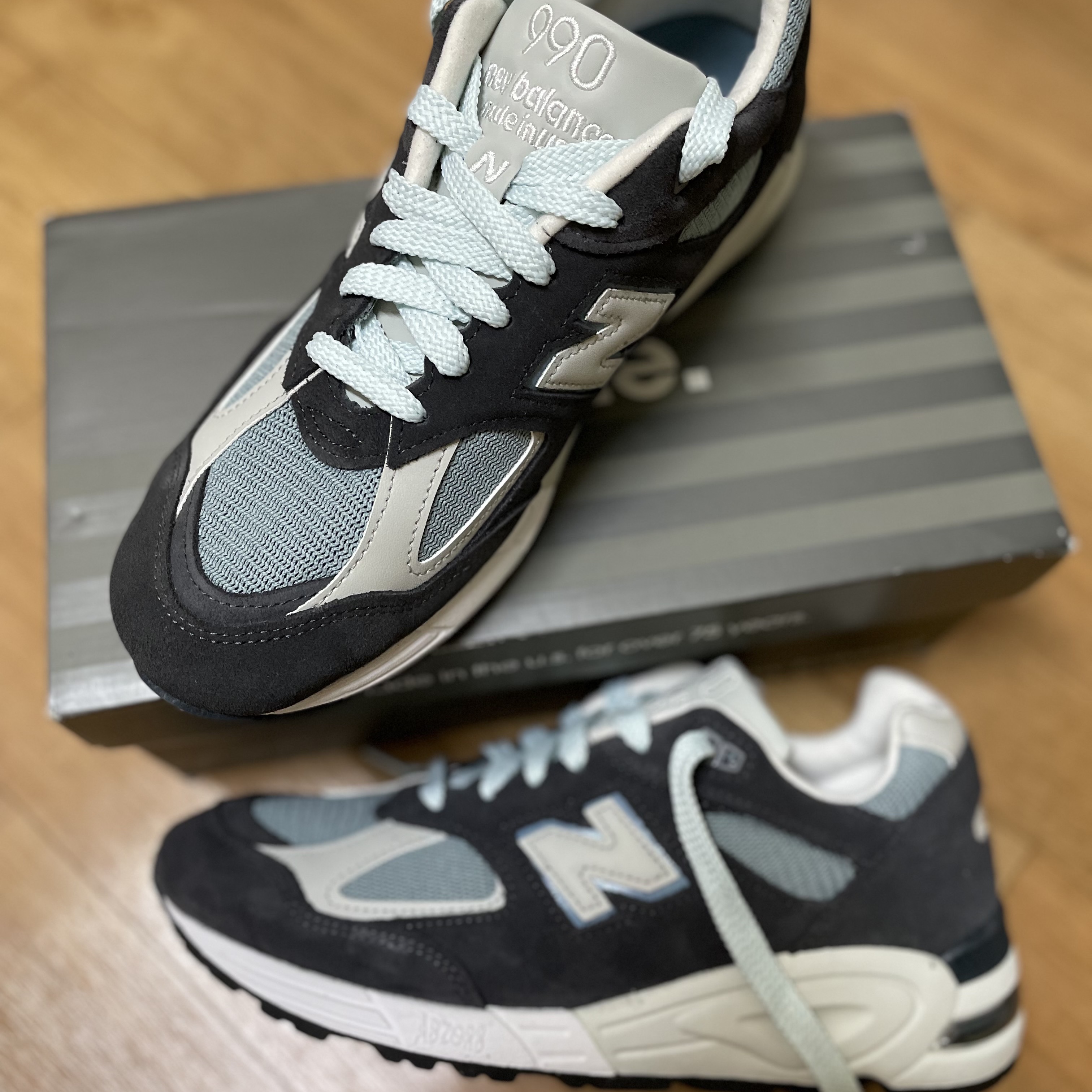 New Balance x Kith 990v2 CL Steel Blue 착용 스타일