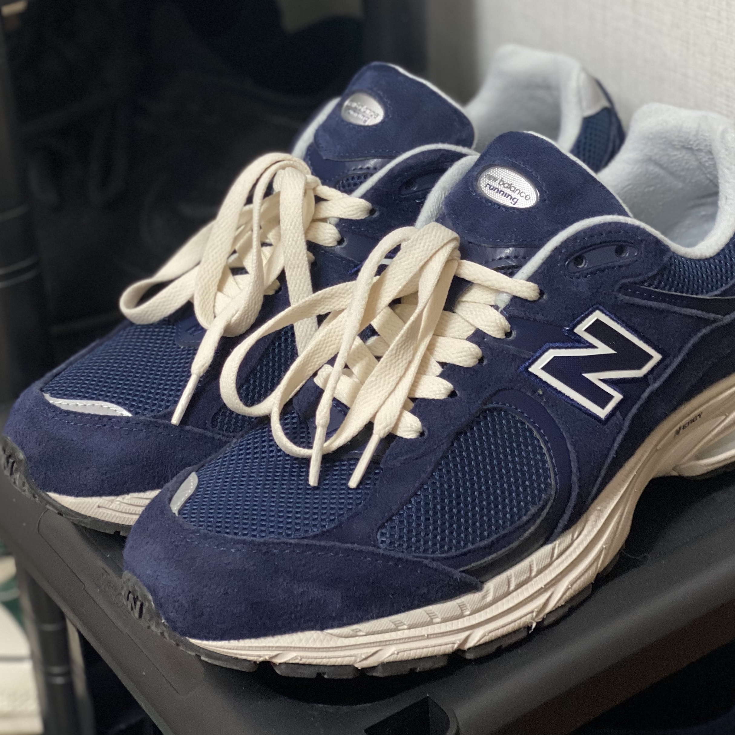 New Balance 2002R Navy 착용 스타일