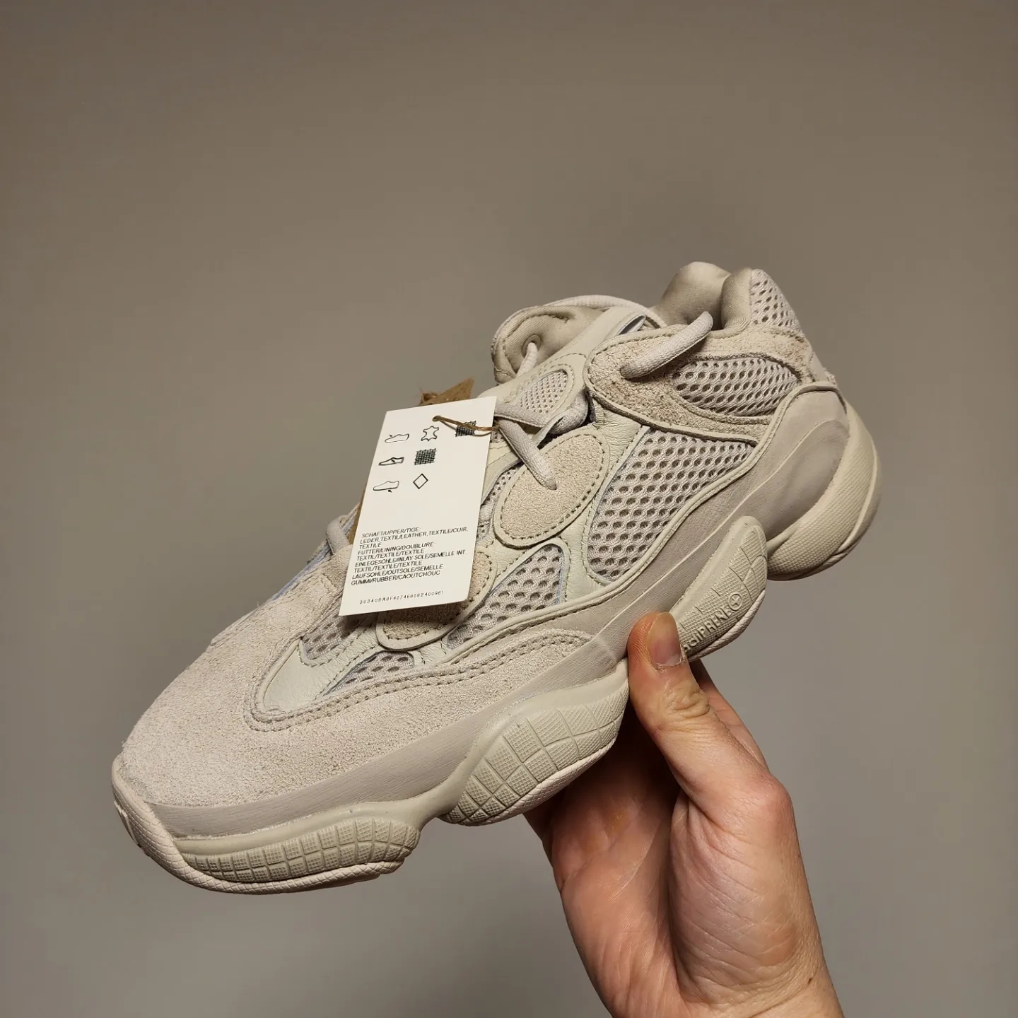 Adidas Yeezy 500 Blush 2022 착용 스타일 - 1