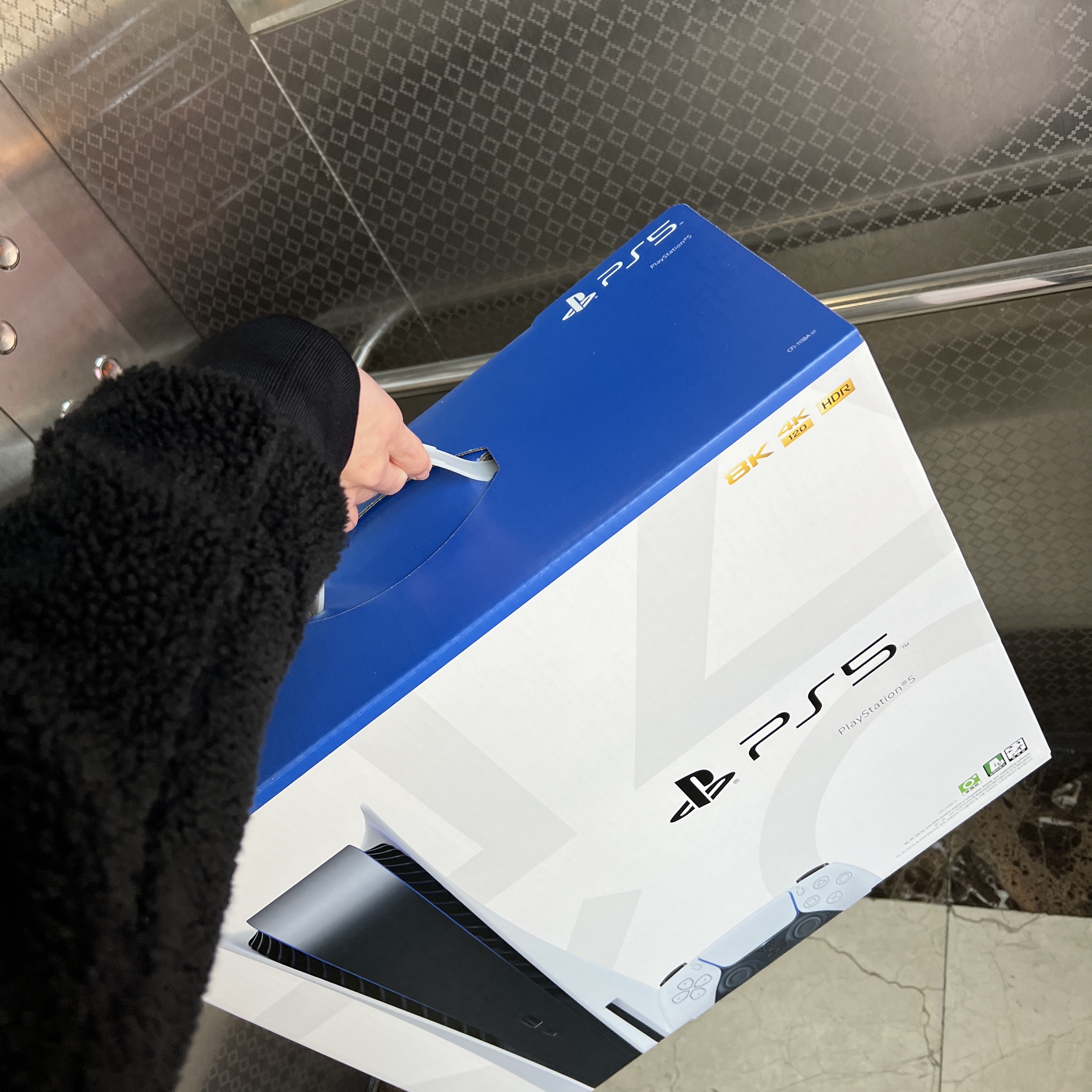 Playstation 5 Blu-ray Edition (SIEK 220V) 착용 스타일