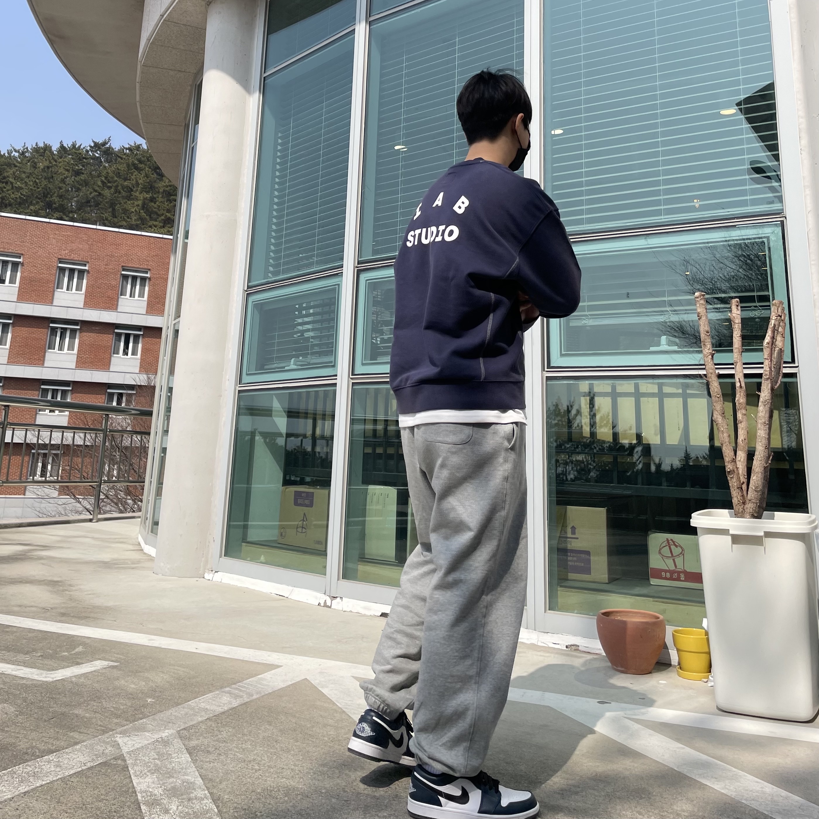 Jordan 1 Low Dark Teal, IAB Studio x Lee Pigment Sweatshirt Indigo Navy 착용 스타일