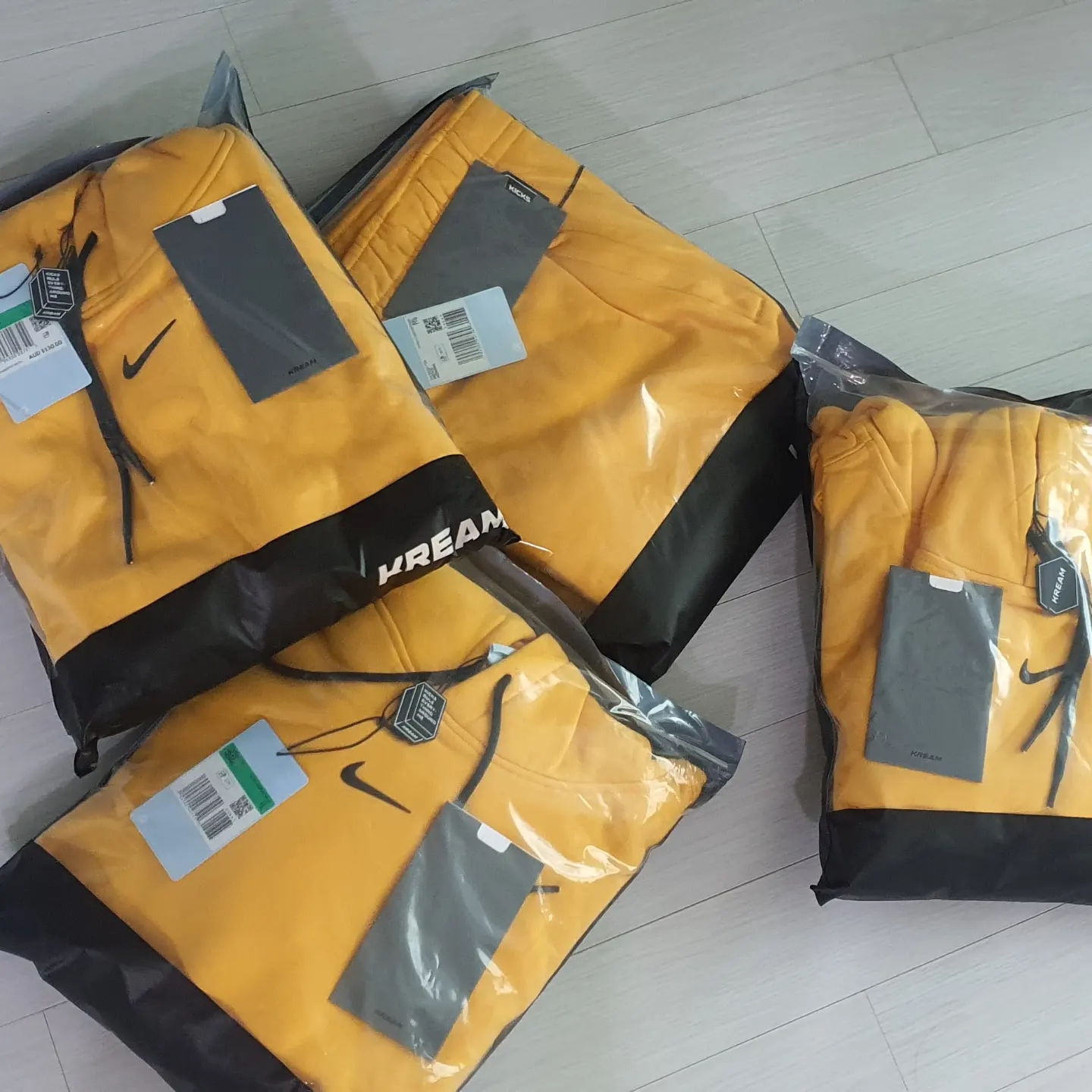 Nike x Drake Nocta Essential Hoodie University Gold - US/EU 착용 스타일 - 3