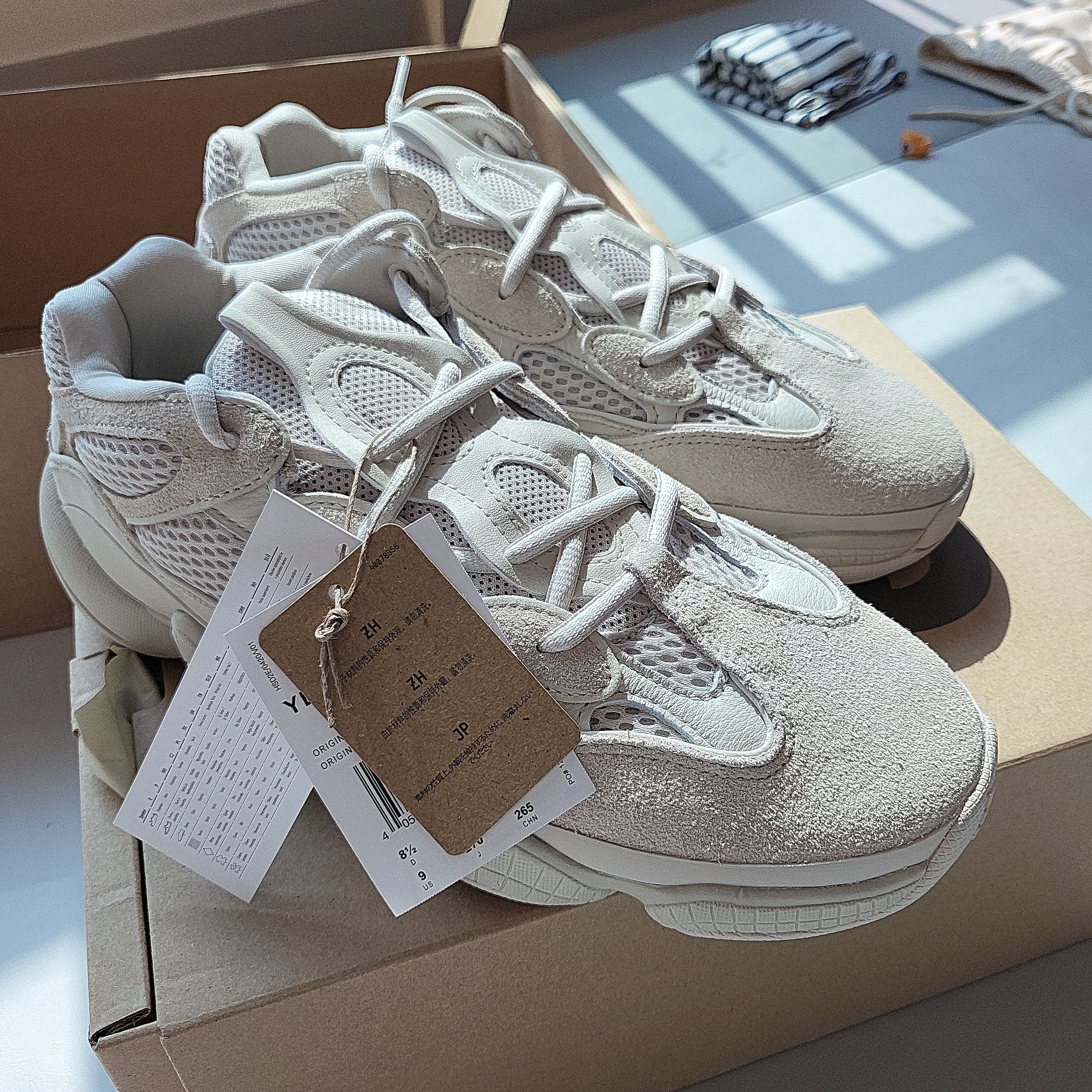 Adidas Yeezy 500 Blush 2022 착용 스타일 - 1