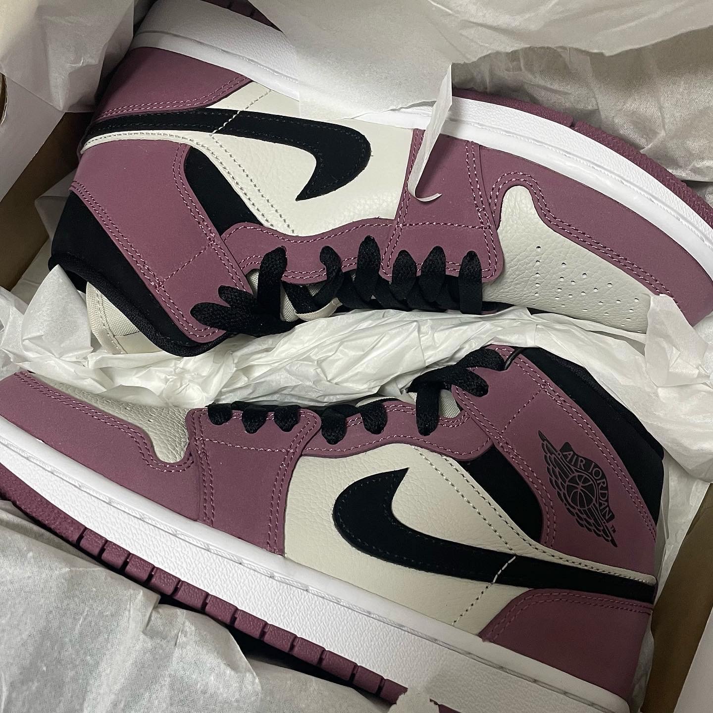 (W) Jordan 1 Mid SE Light Mulberry 착용 스타일 - 3
