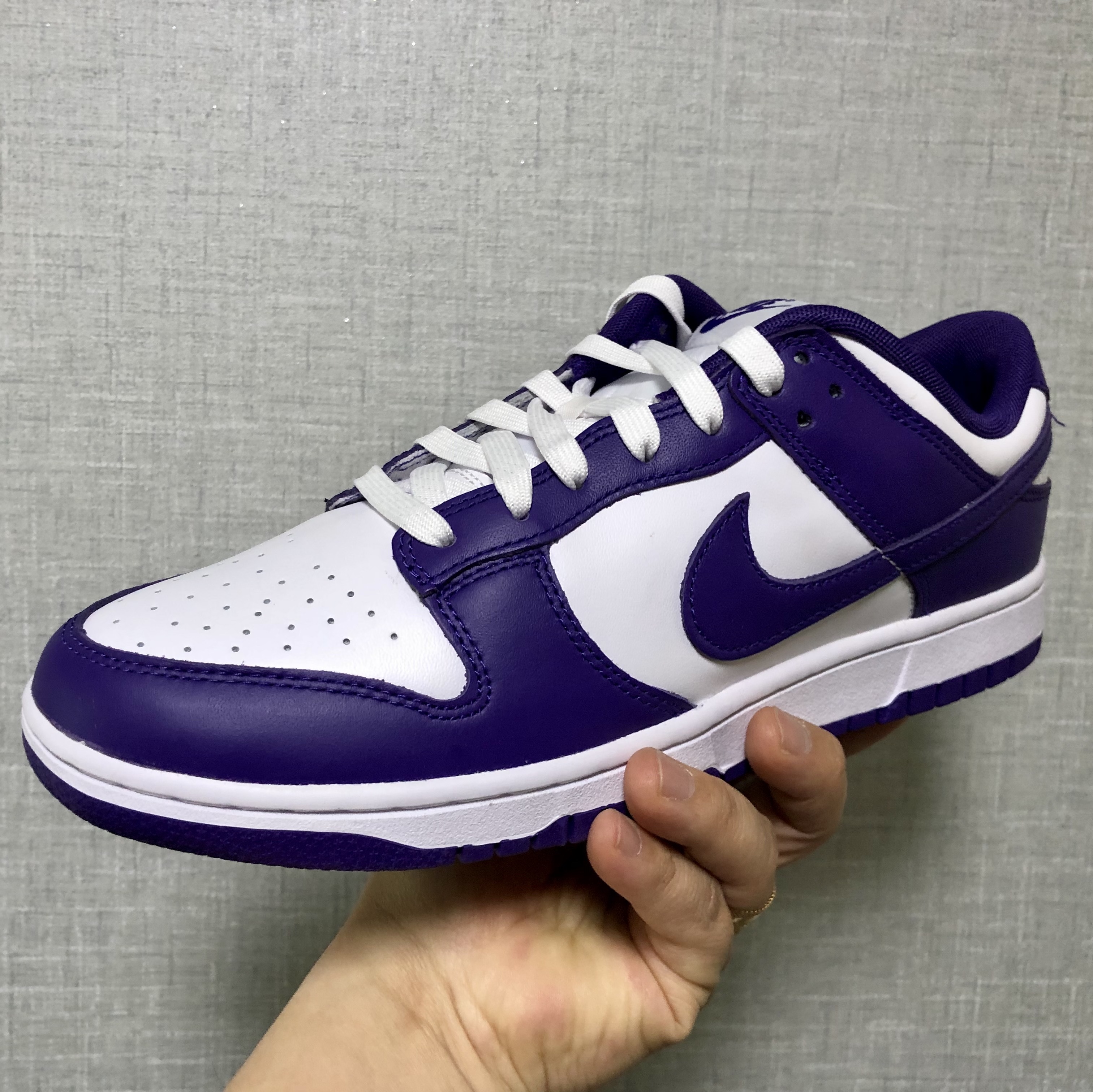 Nike Dunk Low Retro Championship Court Purple 착용 스타일