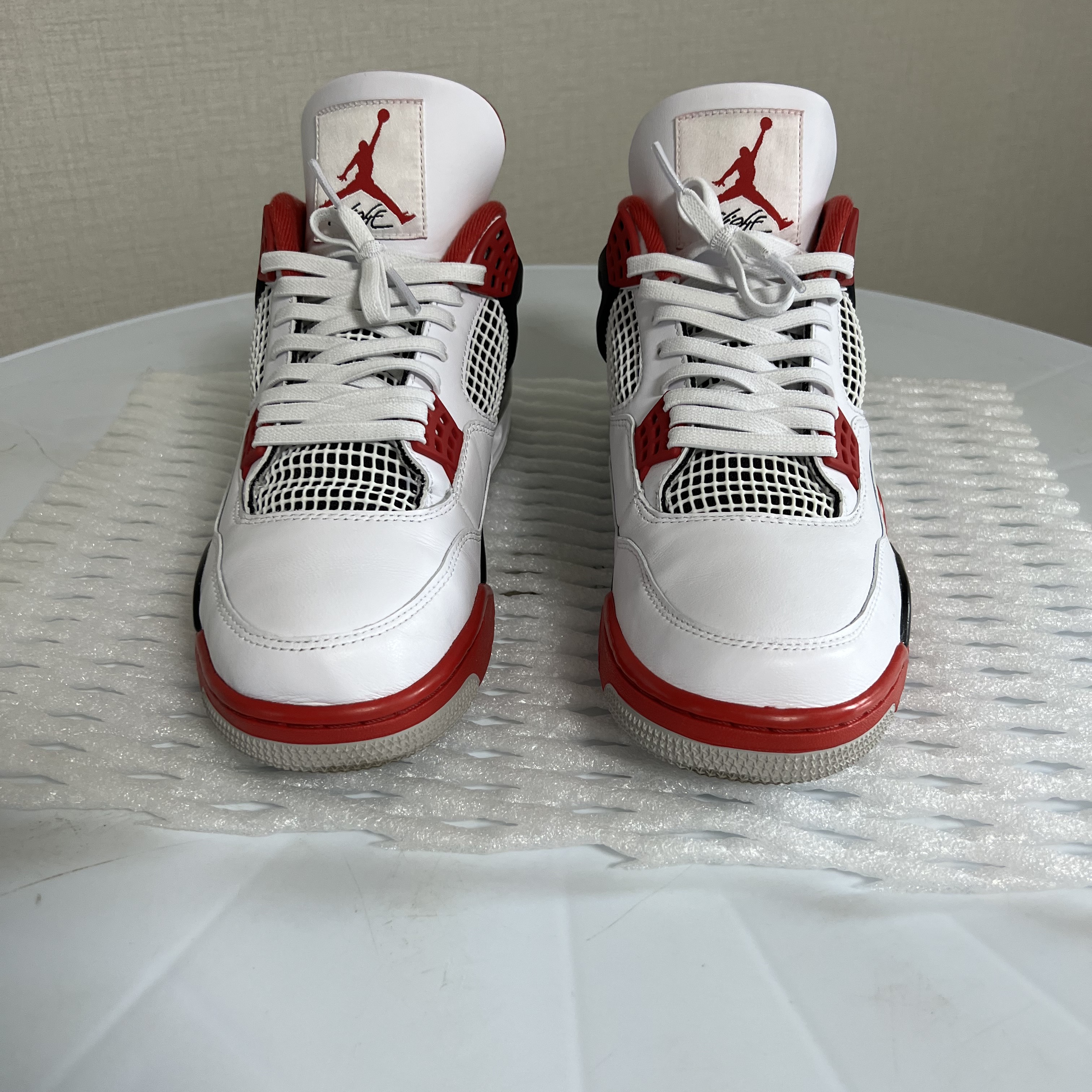 Jordan 4 Retro OG Fire Red 2020 착용 스타일 - 1