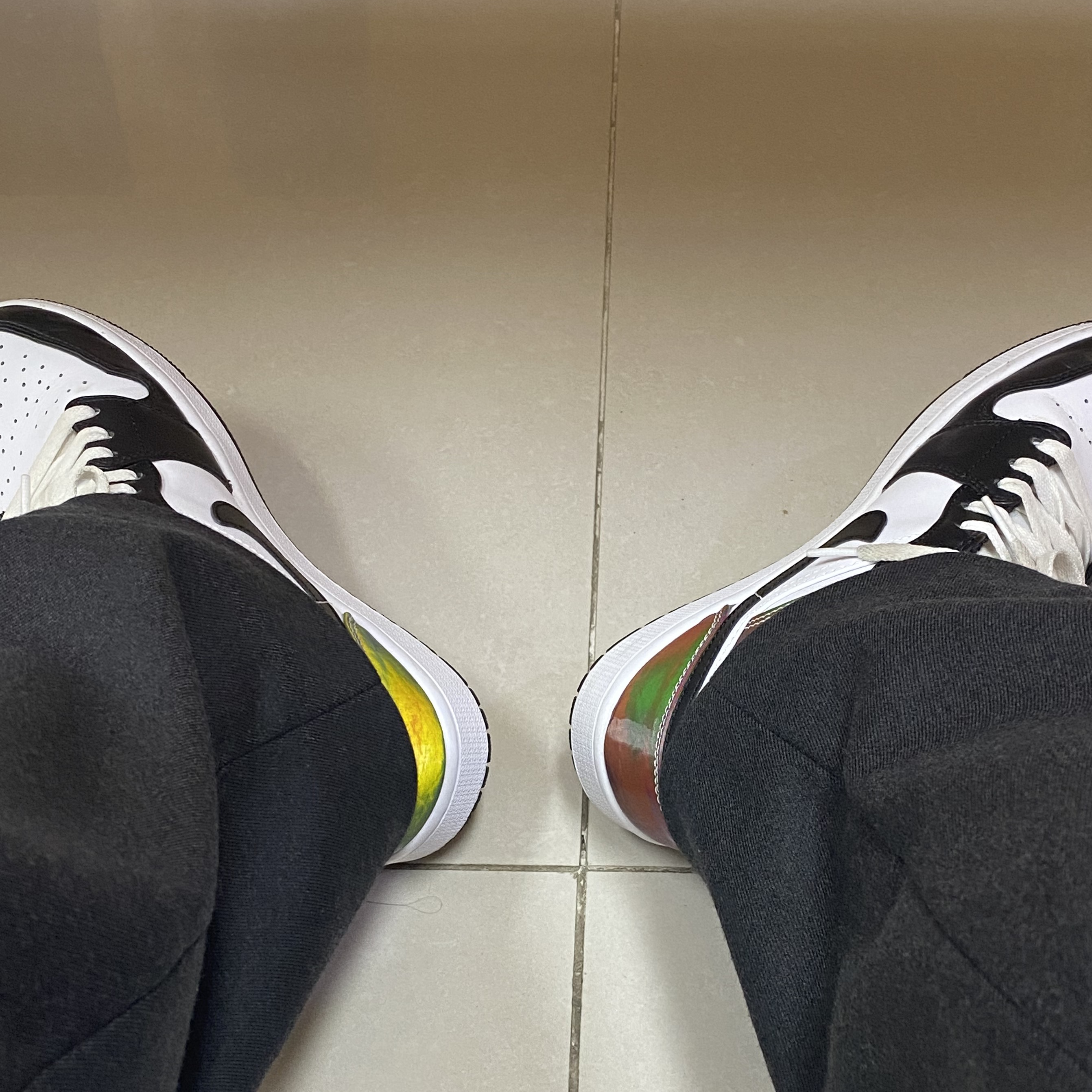 Jordan 1 Mid SE Heat Reactive 착용 스타일 - 1