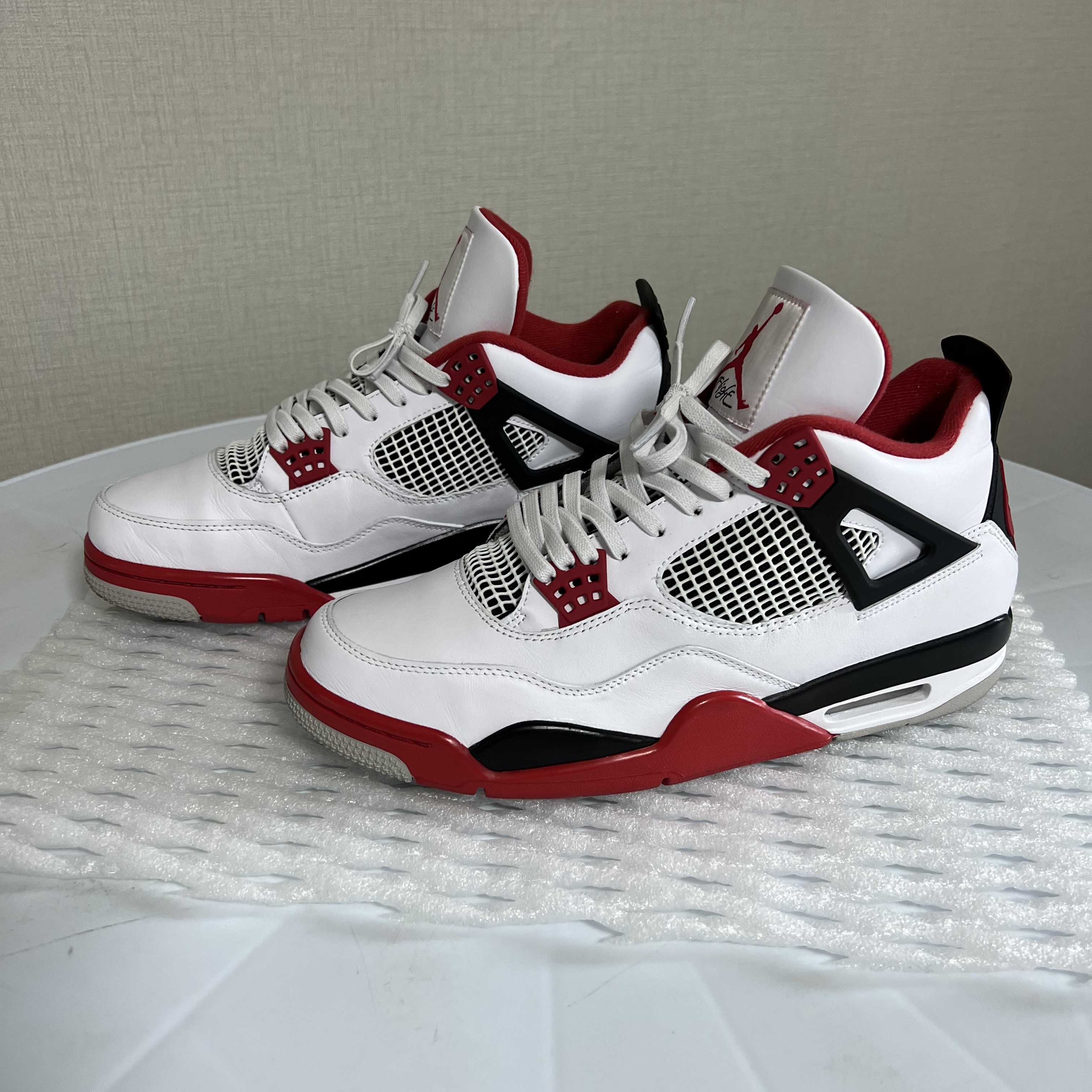 Jordan 4 Retro OG Fire Red 2020 착용 스타일 - 3