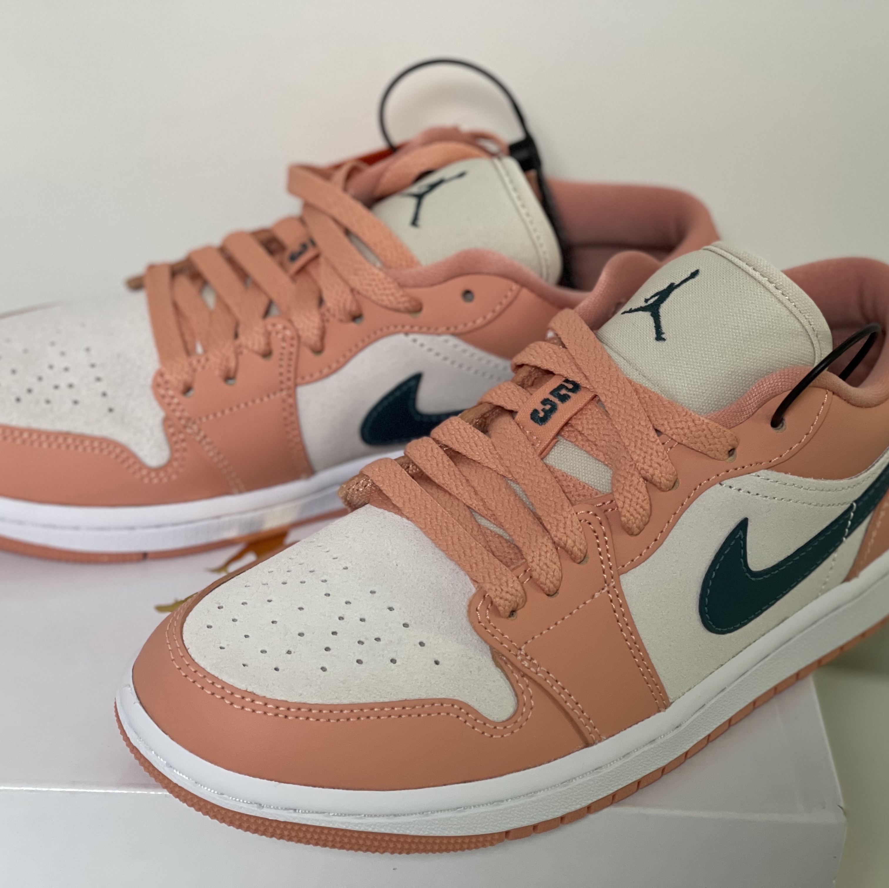 (W) Jordan 1 Low Light Madder Root 착용 스타일 - 2