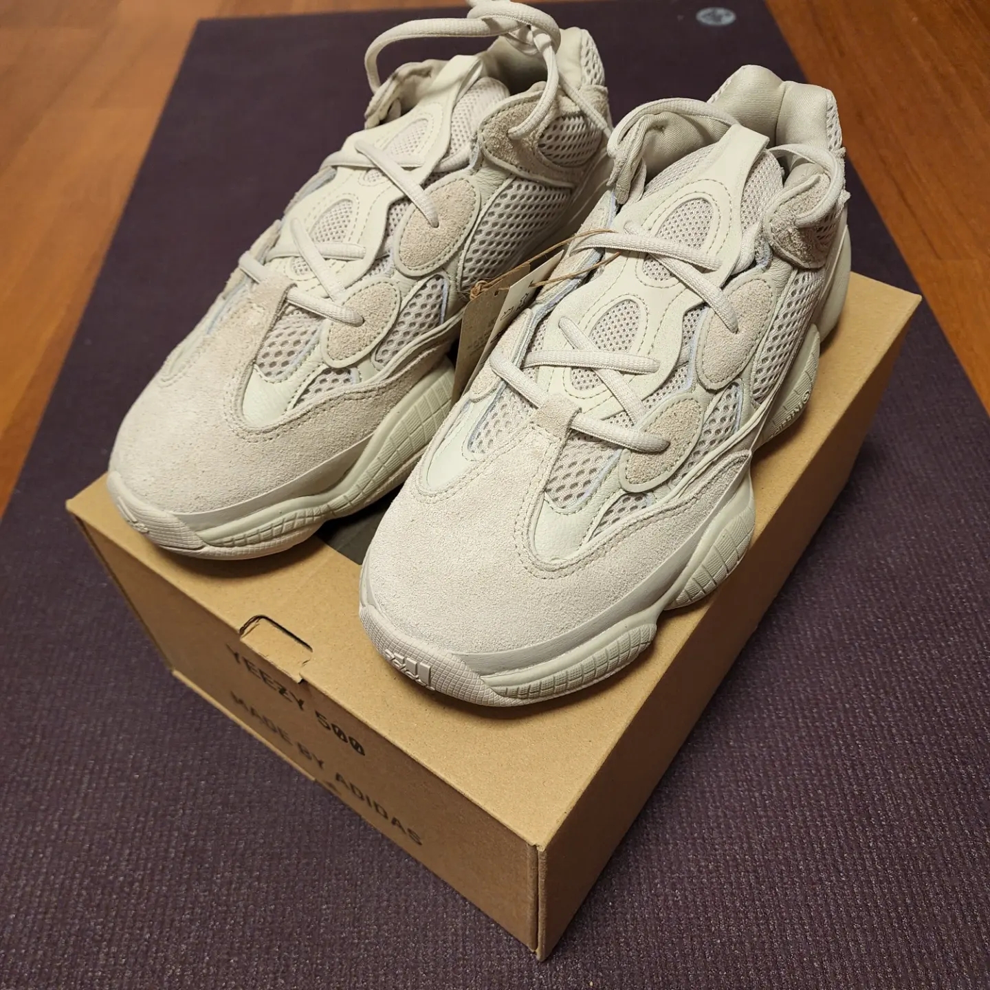 Adidas Yeezy 500 Blush 2022 착용 스타일 - 3
