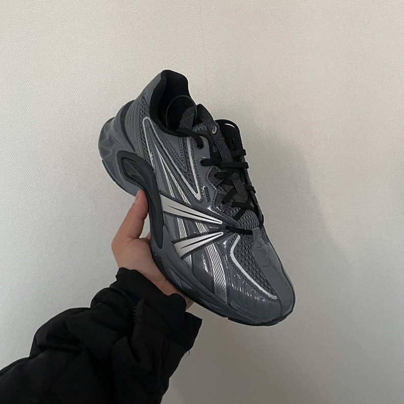 Asics HN2-S Protoblast Steel Grey 착용 스타일