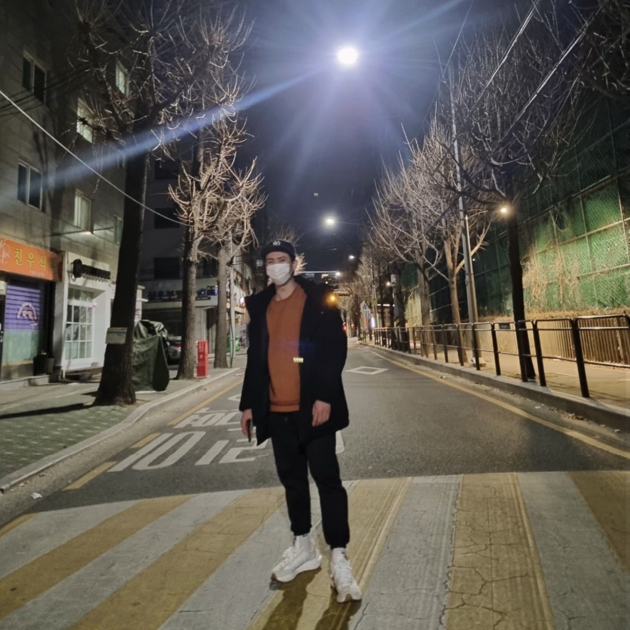 Nike x Sacai VaporWaffle White and Gum 착용 스타일