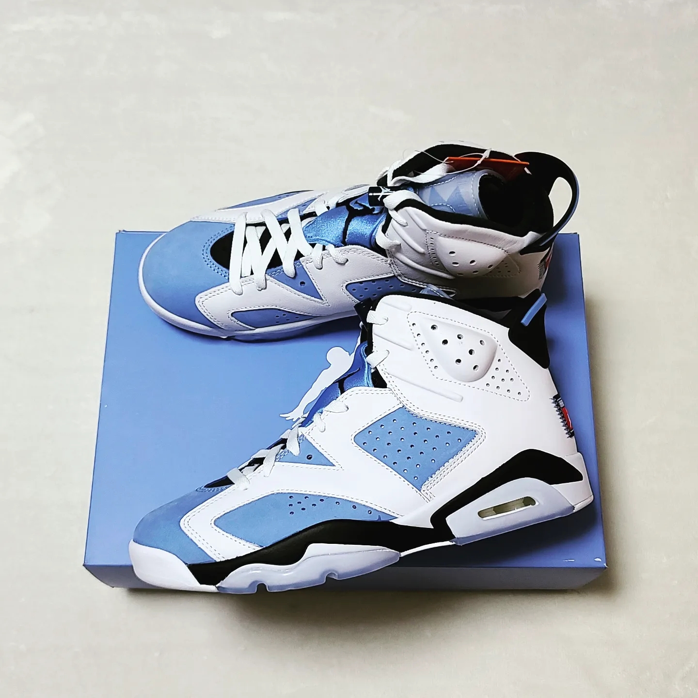 Jordan 6 Retro University Blue 착용 스타일