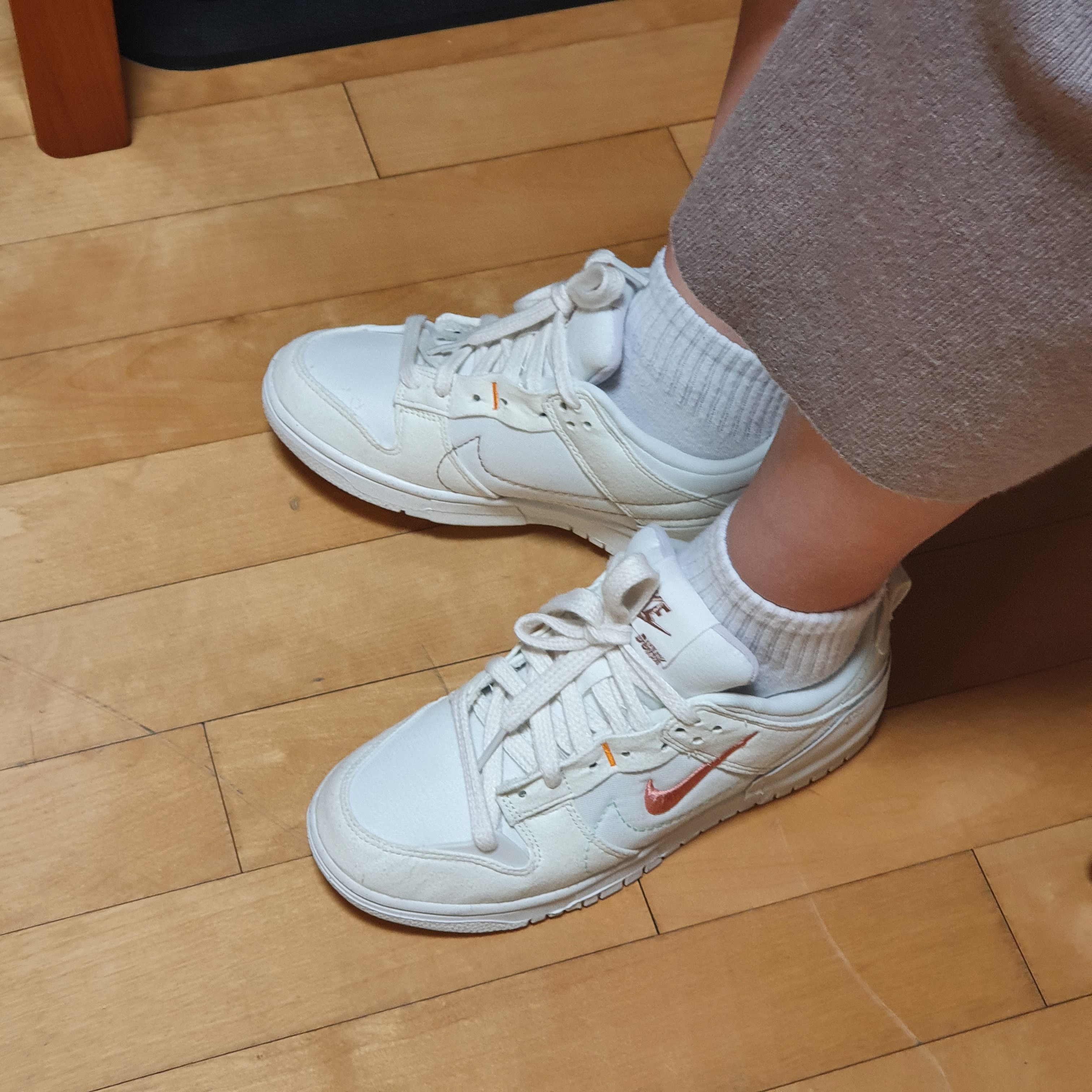 (W) Nike Dunk Low Disrupt 2 Pale Ivory Sail 착용 스타일 - 2
