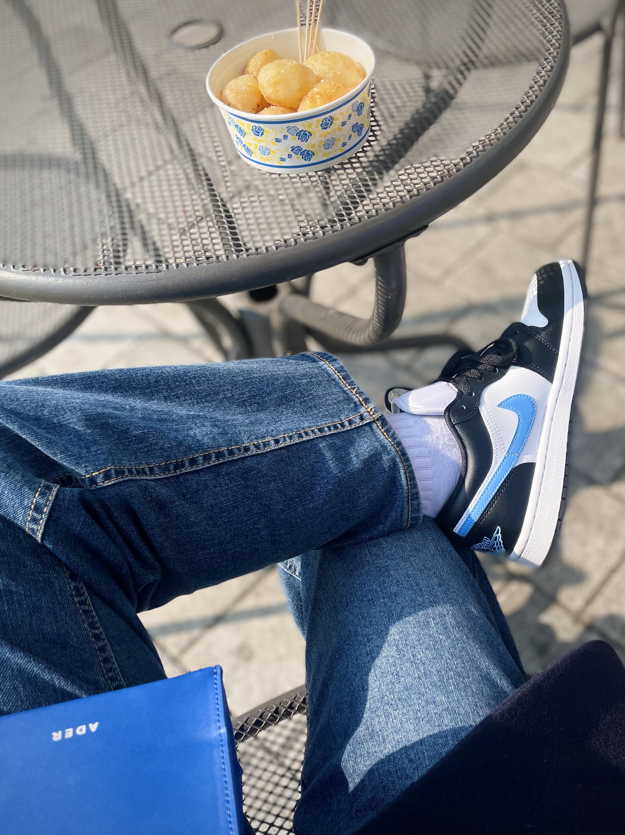(W) Jordan 1 Low Black University Blue, Ader Error Small Shopper Bag Blue 착용 스타일