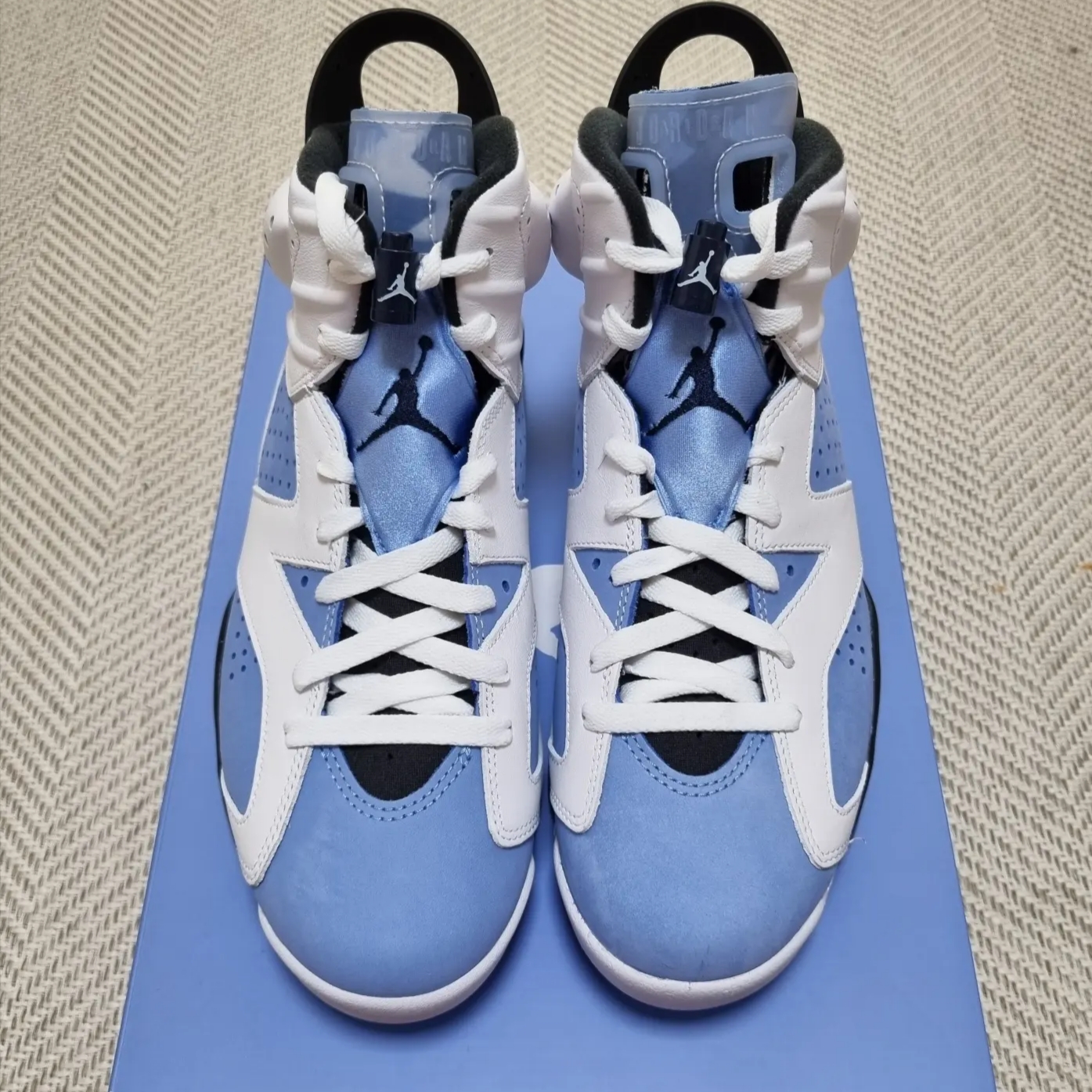 Jordan 6 Retro University Blue 착용 스타일 - 3